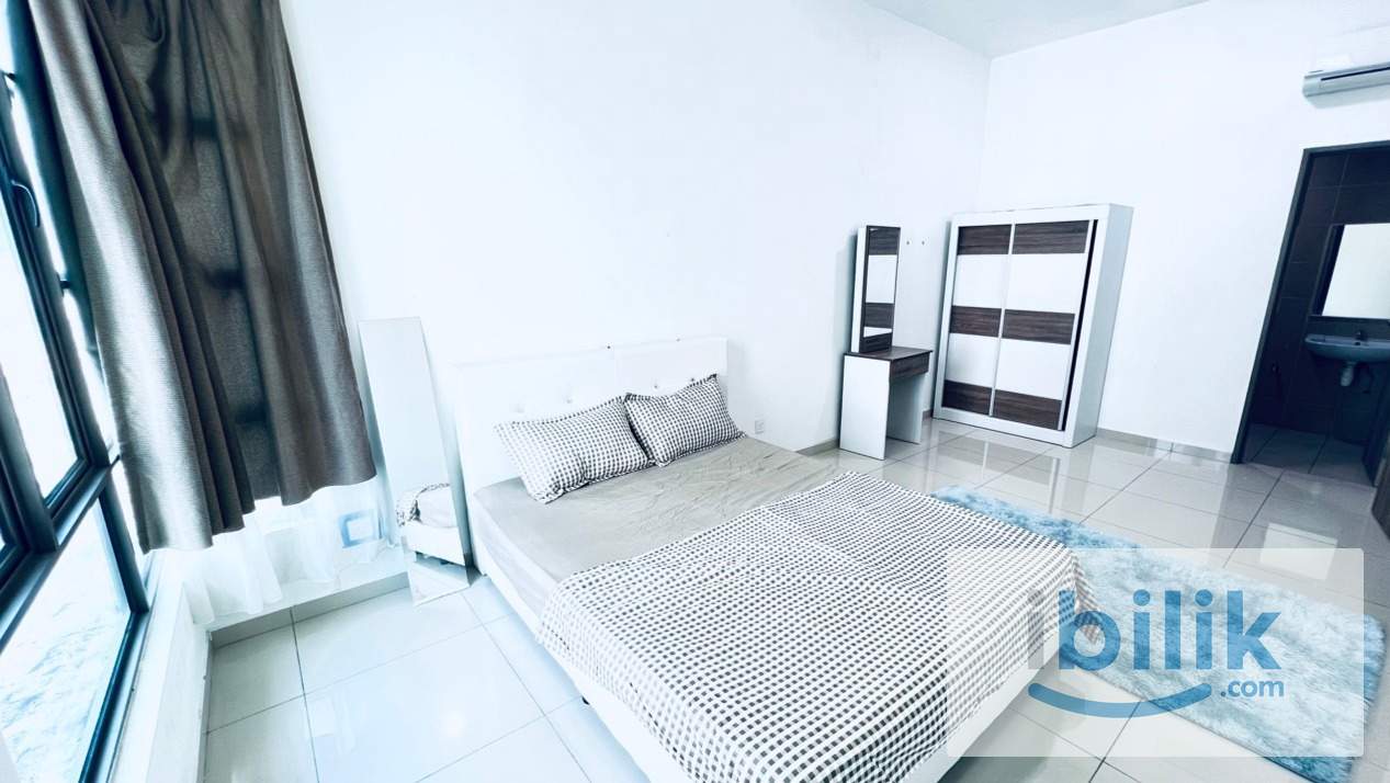 COZY MASTER ROOM AT TREE SPARINA (MALE UNIT) NEAR AIRPORT N INDUSTRIAL AREA BAYAN LEPAS  - Image 1