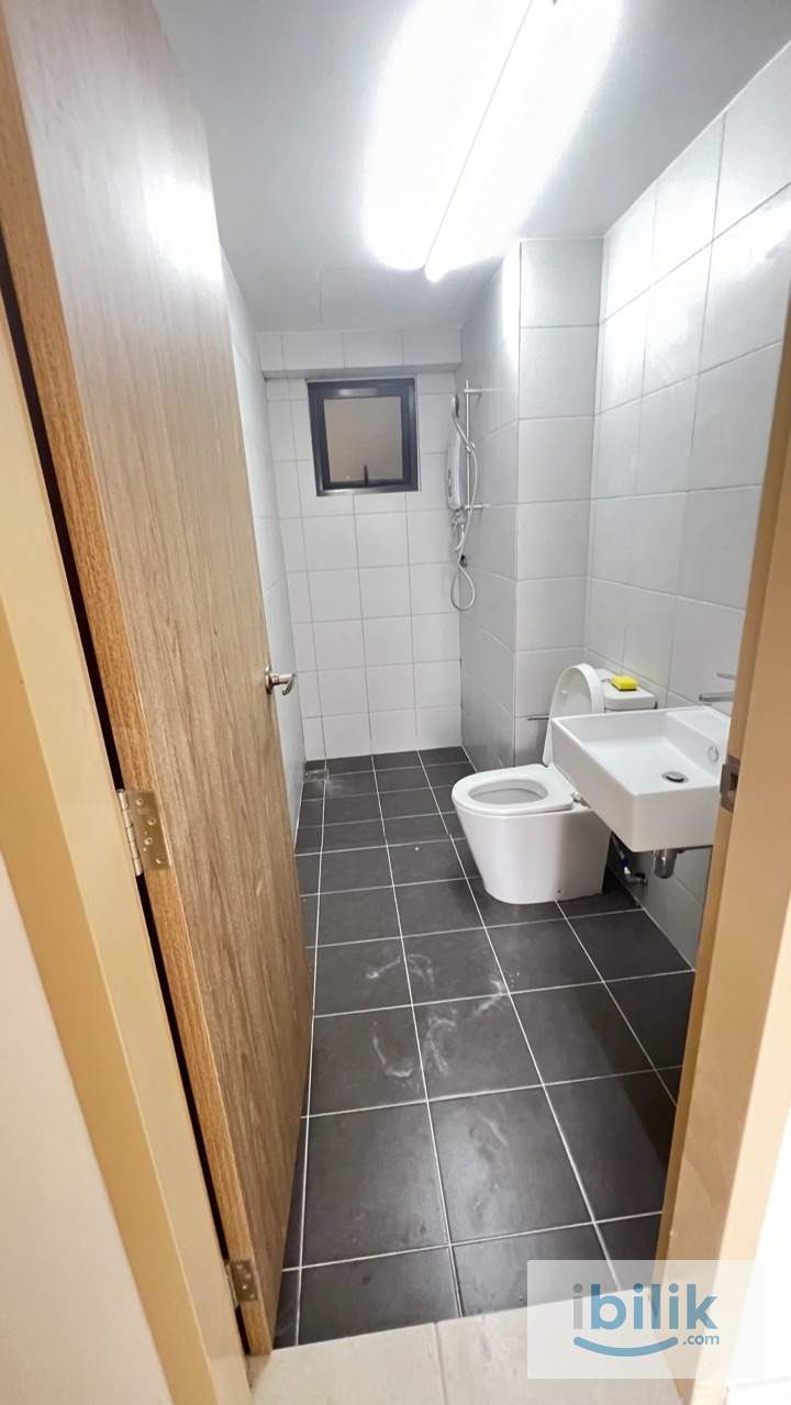 COZY MASTER ROOM FOR RENT At GRANITO,TANJUNG BUNGAH NEAR TARUMT! PREFER MALE - Image 3