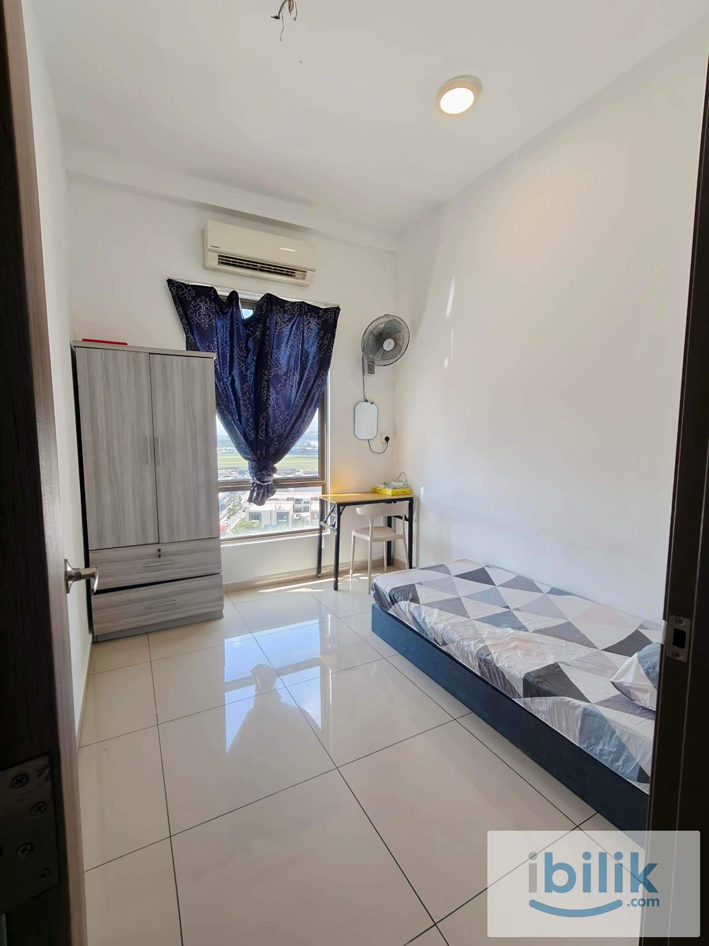 COZY SINGLE ROOM AT TREE SPARINA NEAR INDUSTRIAL AREA ! FREE WIFI N MONTHLY CLEANING  - Image 1