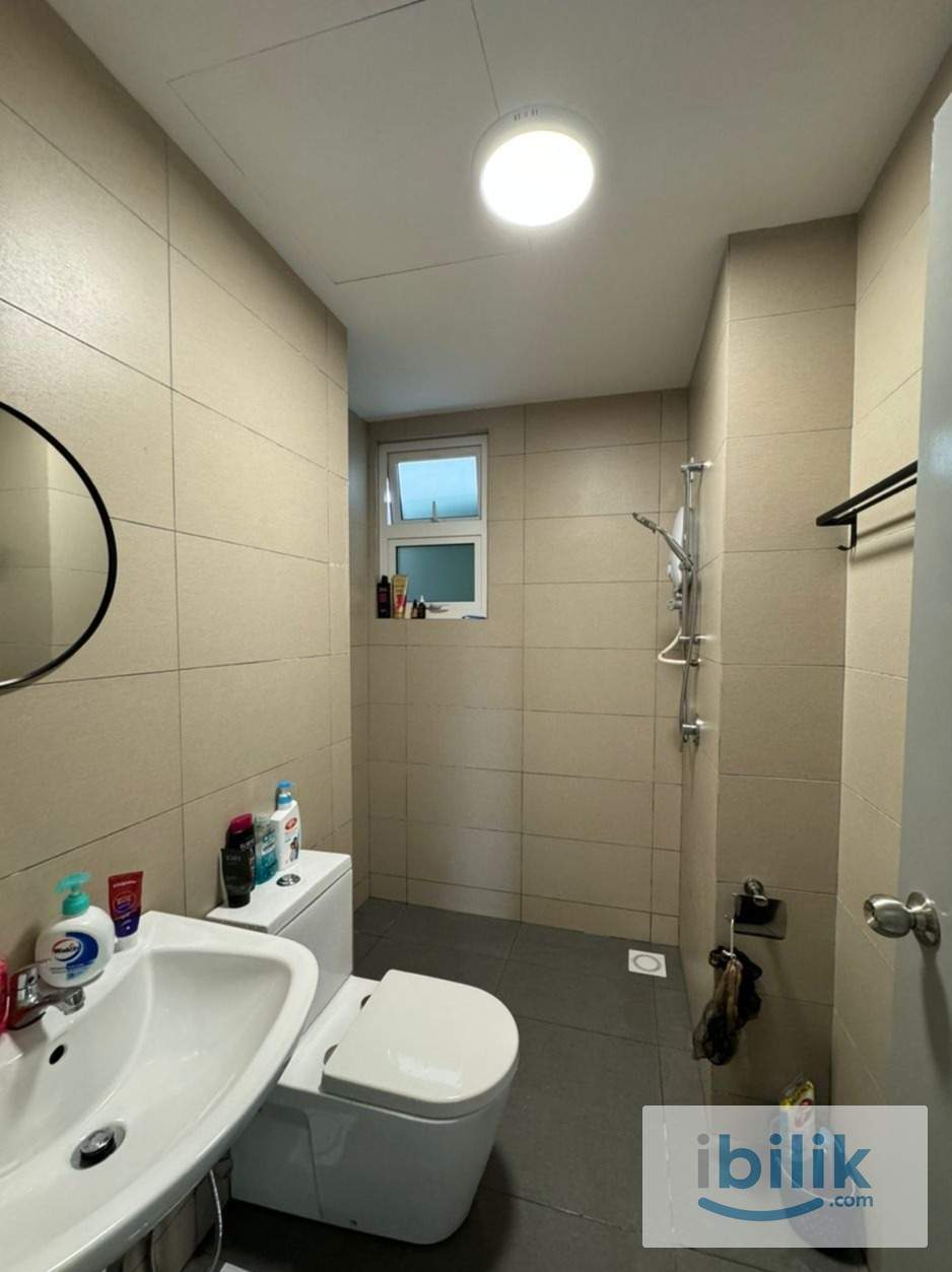 Middle Bedroom for rent - Image 5