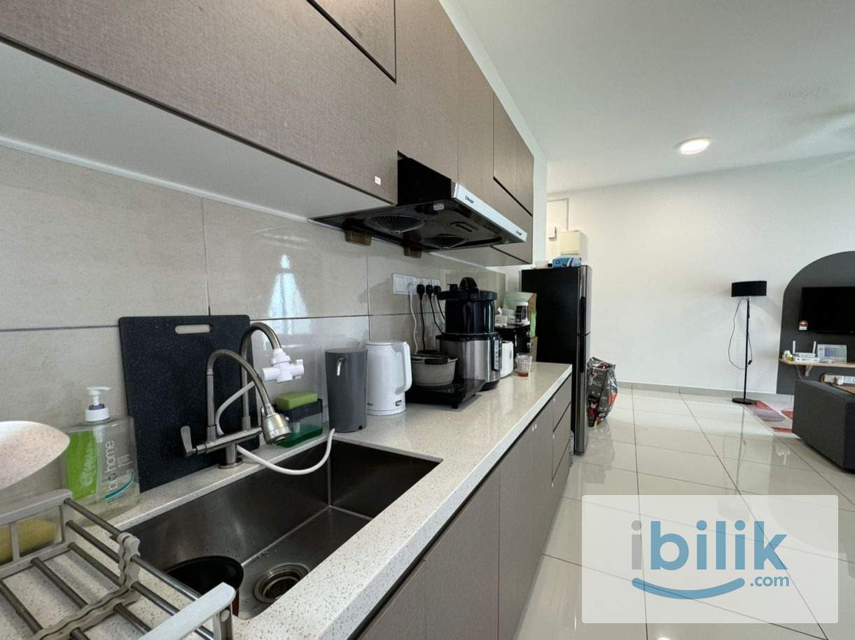 Middle Bedroom for rent - Image 6