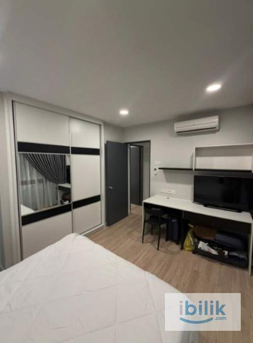 Room - Image 7