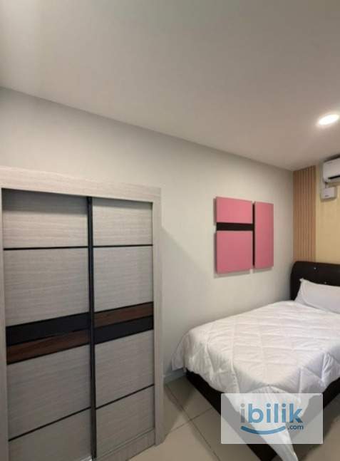 Room - Image 8