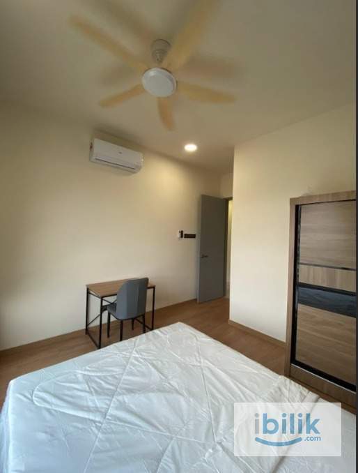 Cozy master room in town - Image 7