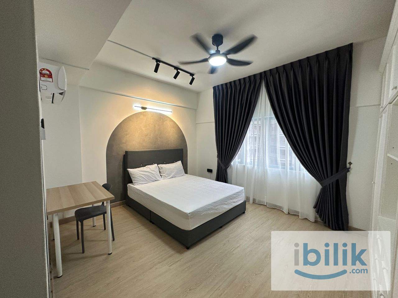 Cozyy master bedroom in town - Image 5