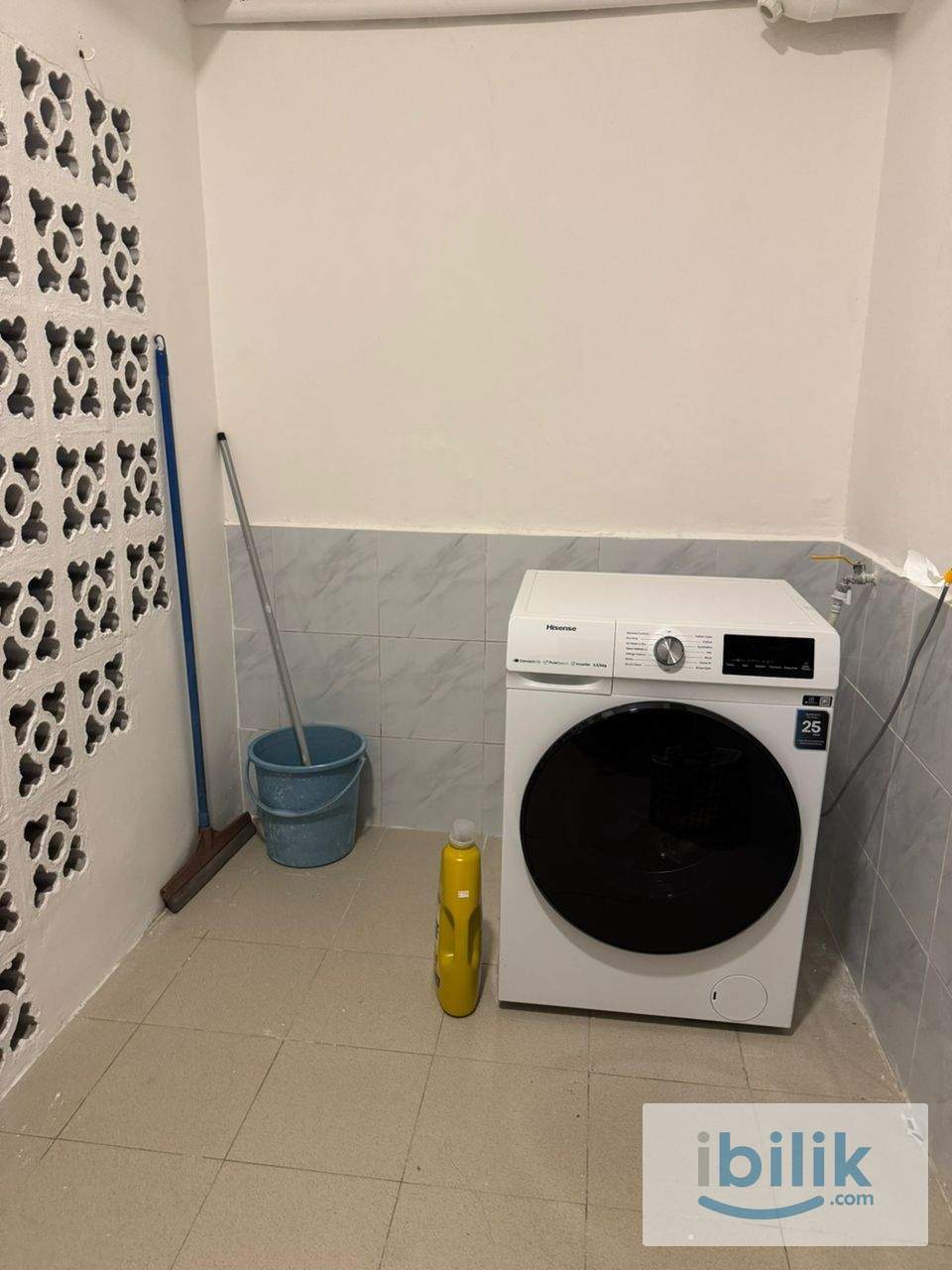 Cozyy master bedroom in town - Image 10