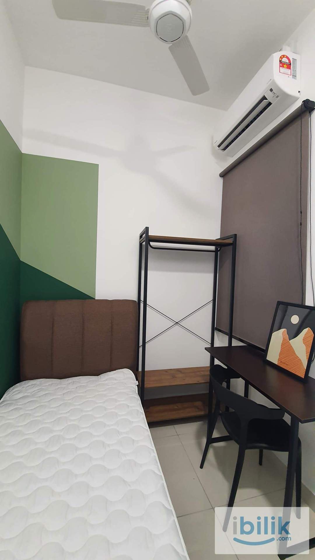 Cozy Small bedroom  - Image 5