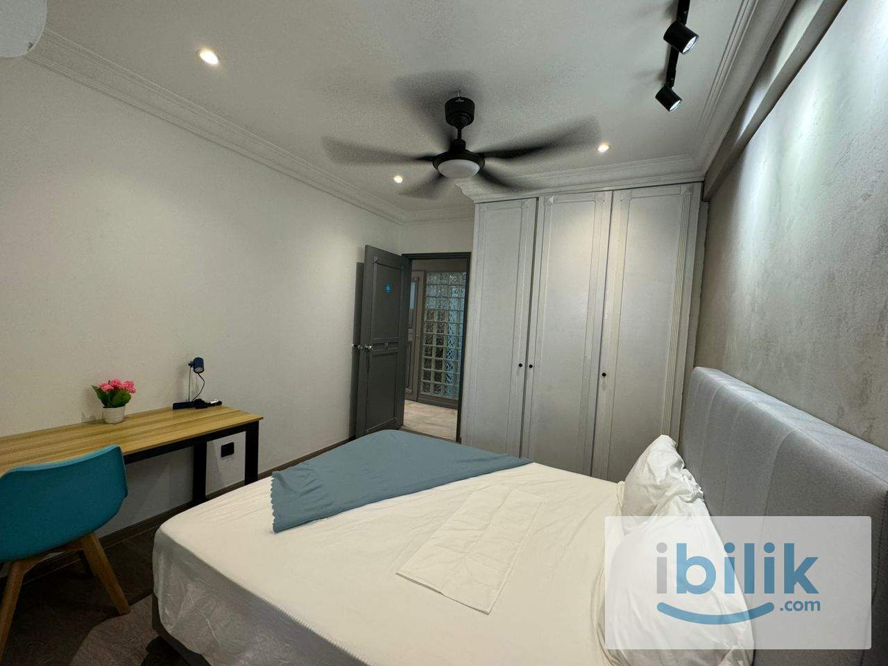 Cozyy middle bedroom - Image 6