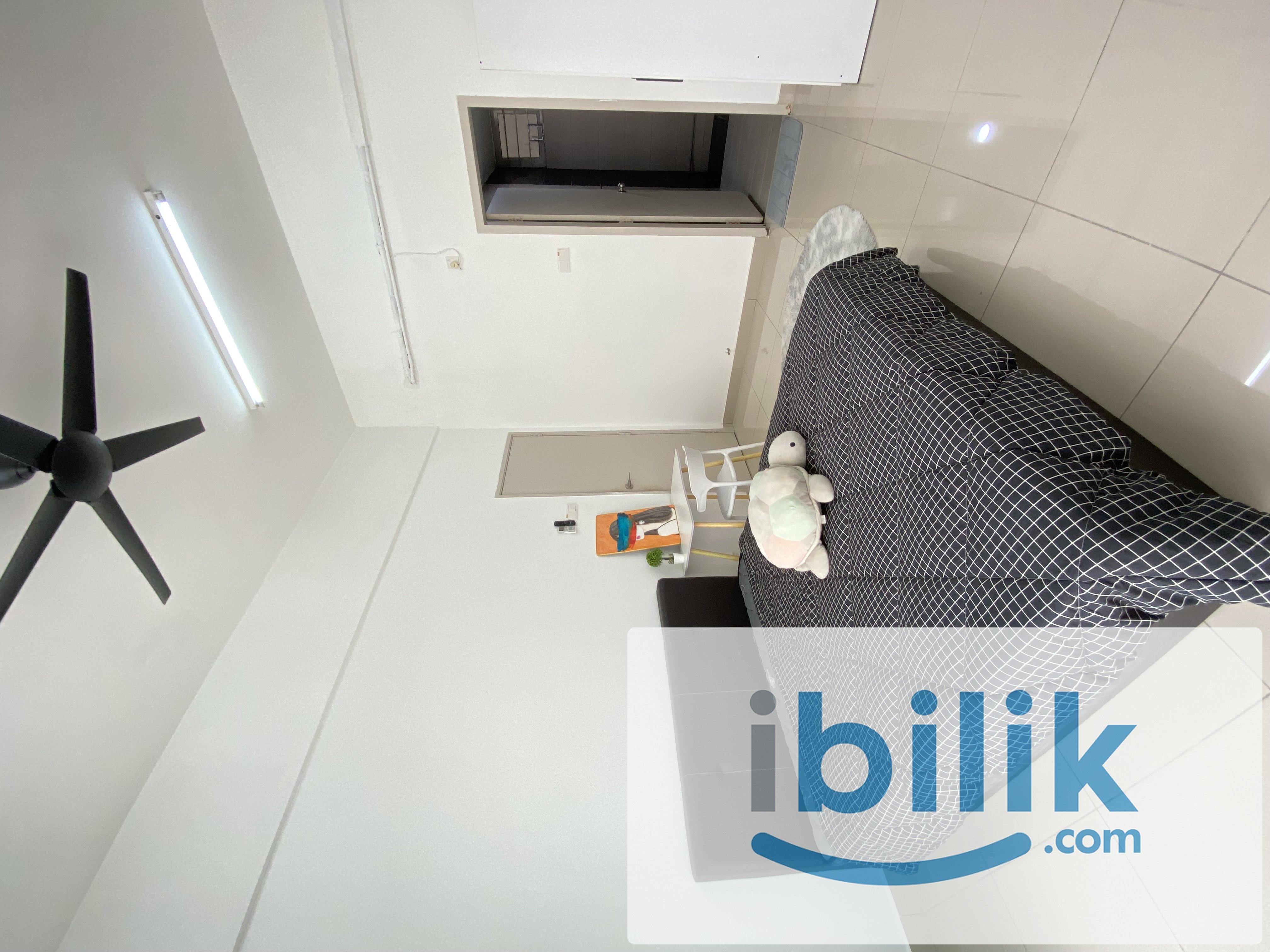 Master Room - Image 2