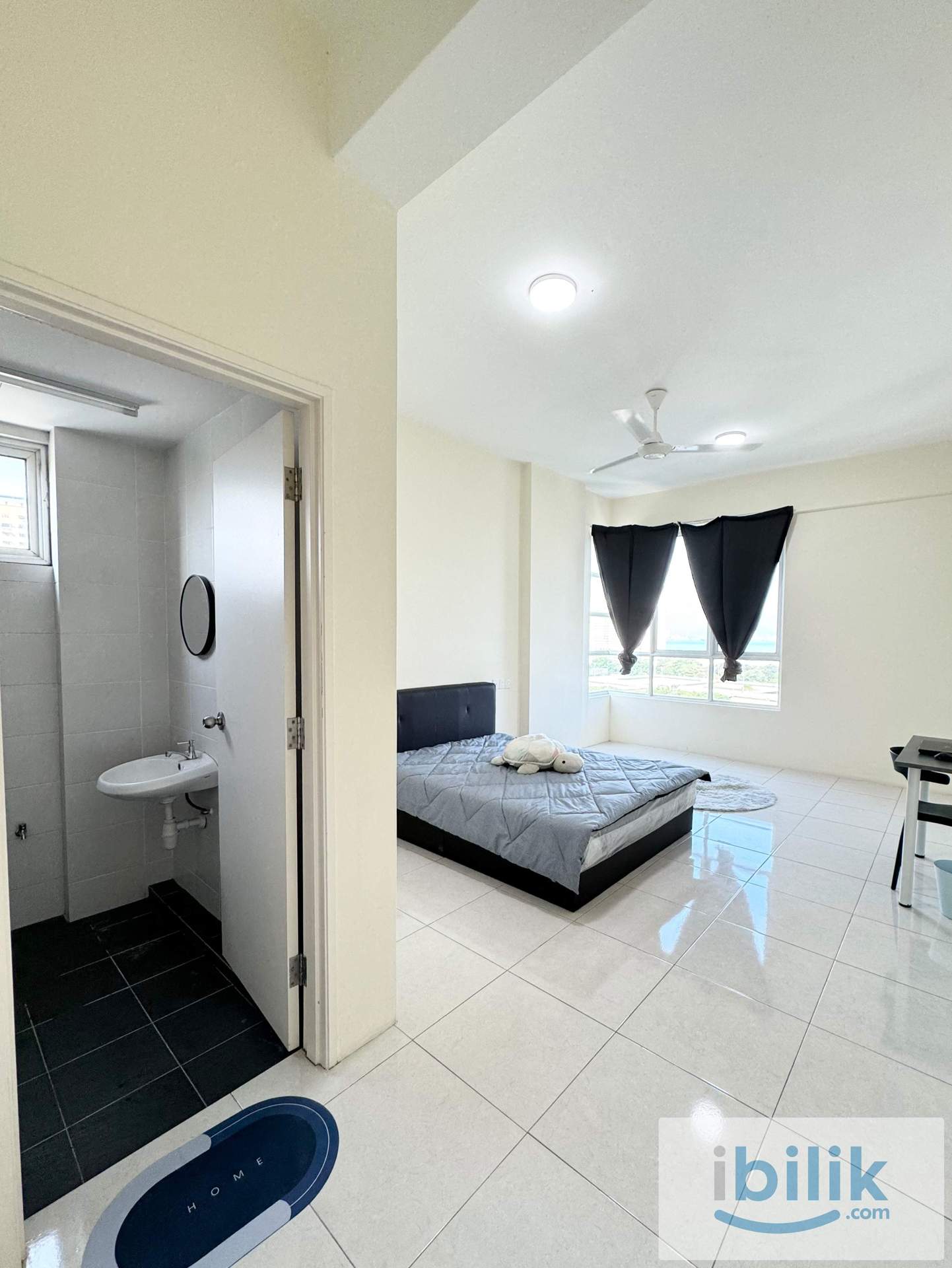 Master Room on The H2O Jelutong - Image 2