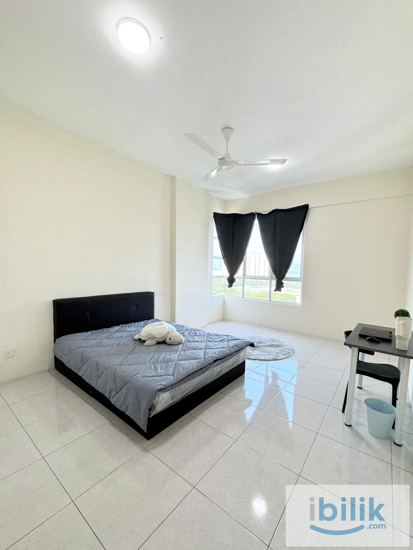 Master Room on The H2O Jelutong - Image 3