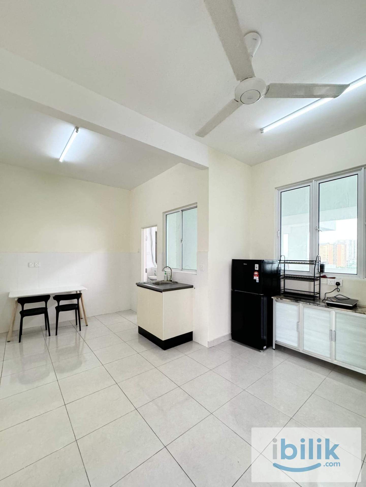 Master Room on The H2O Jelutong - Image 5