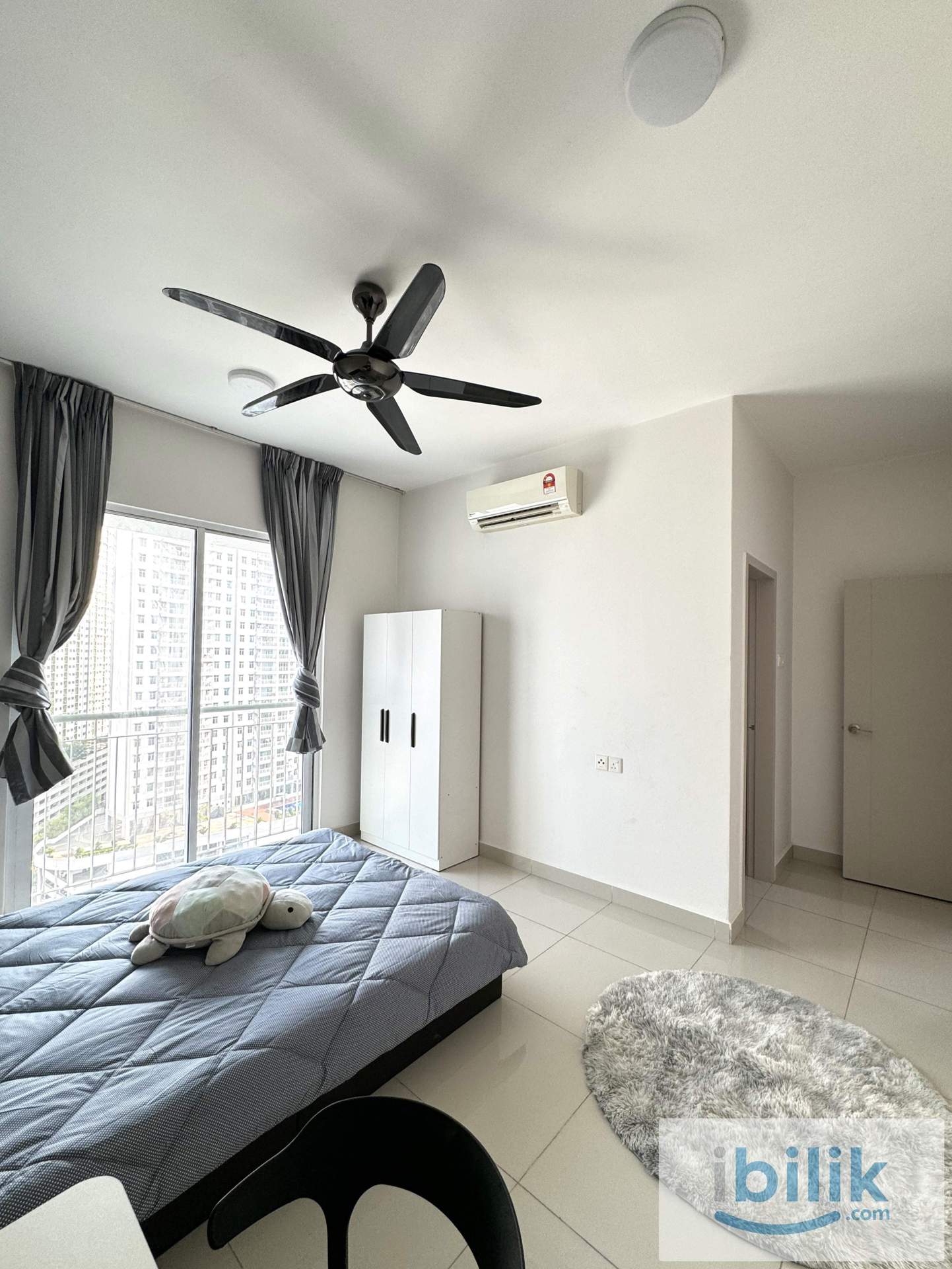 Master Room - Image 2