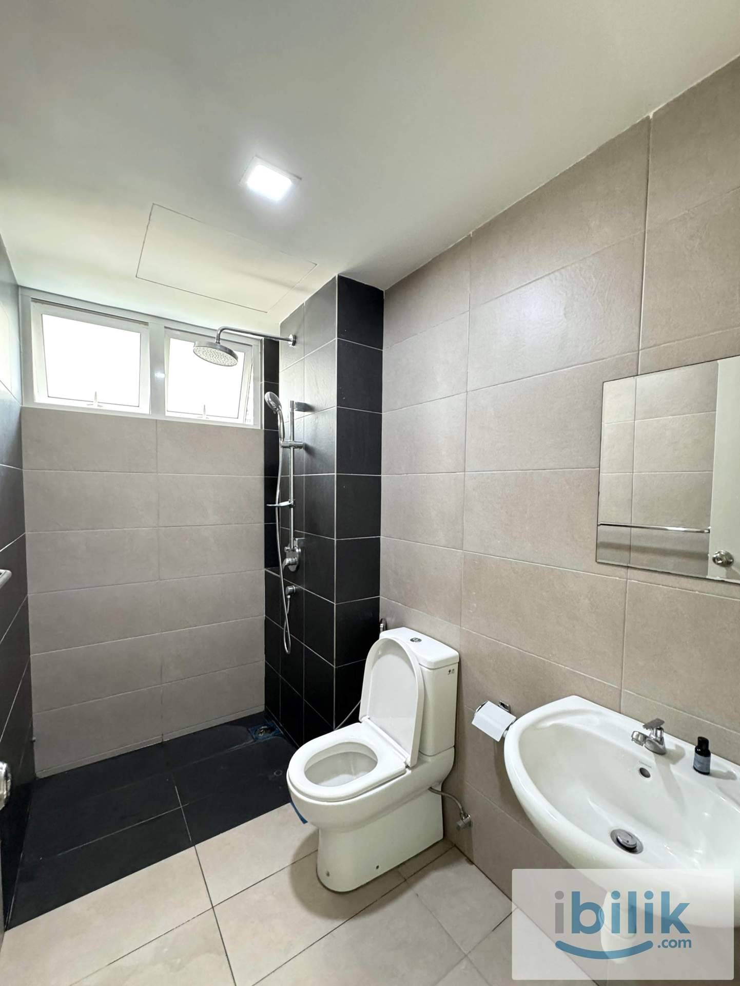 Master Room - Image 3