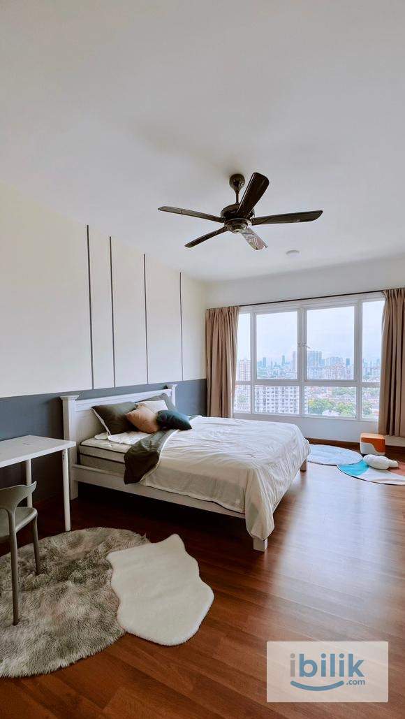 Master Room at Central Park, Green Lane - Image 1