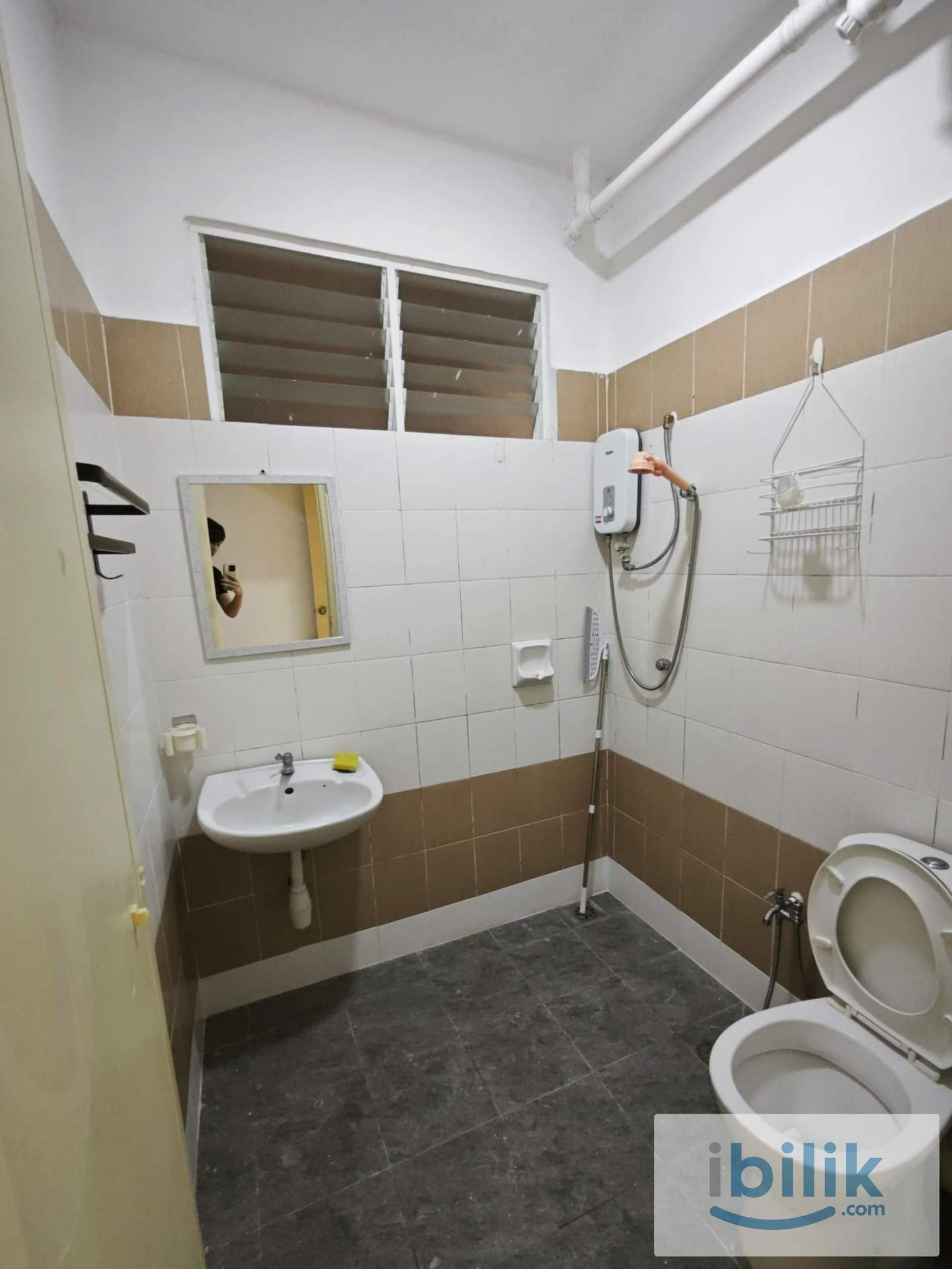 [Female unit] Middle room at Bayan Baru - Image 2