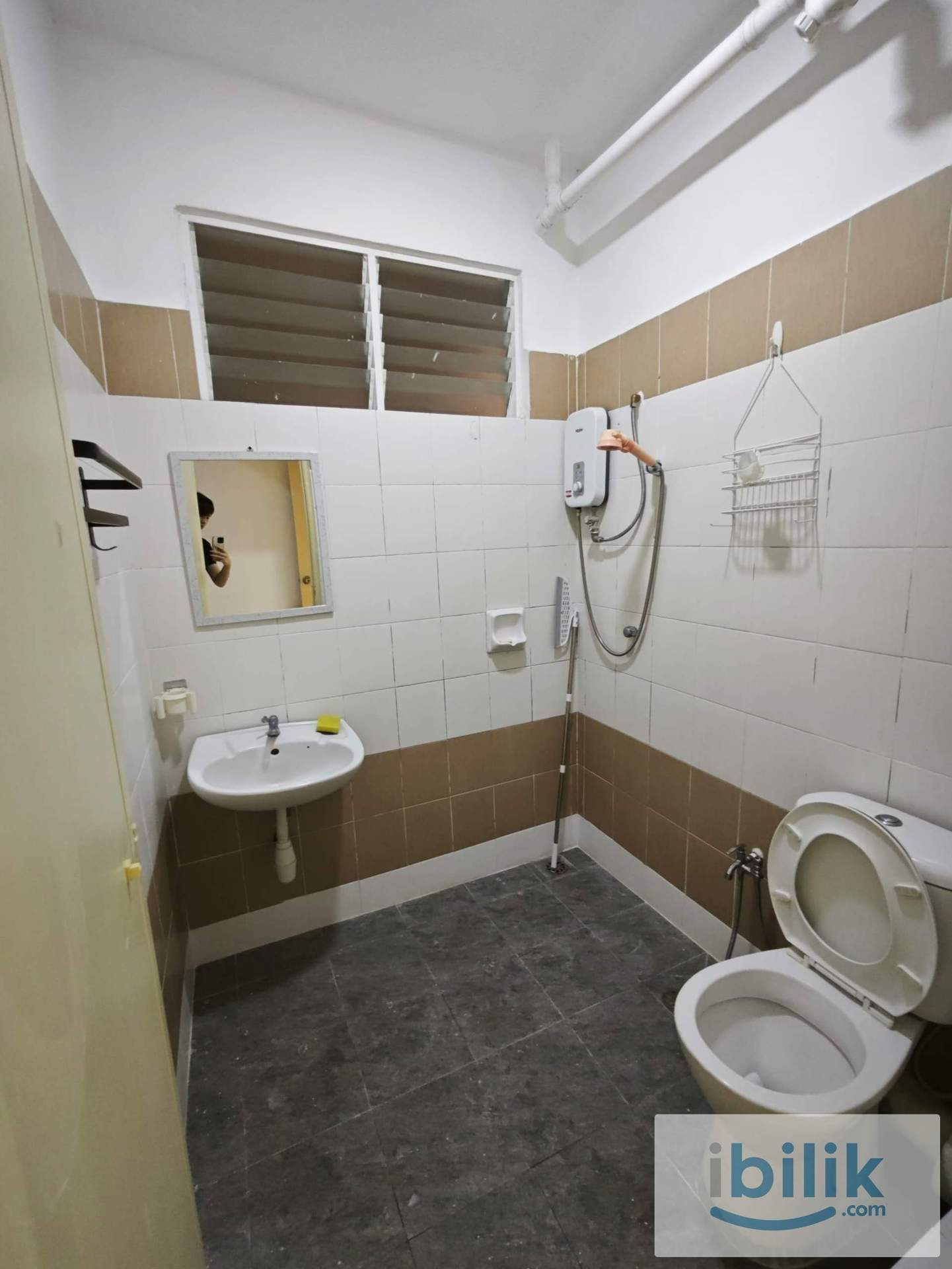 [Female unit] Middle room at Bayan Baru - Image 3