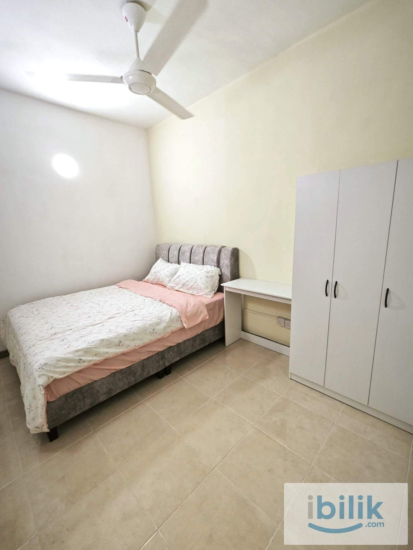 [Female unit] Middle room at Bayan Baru - Image 1