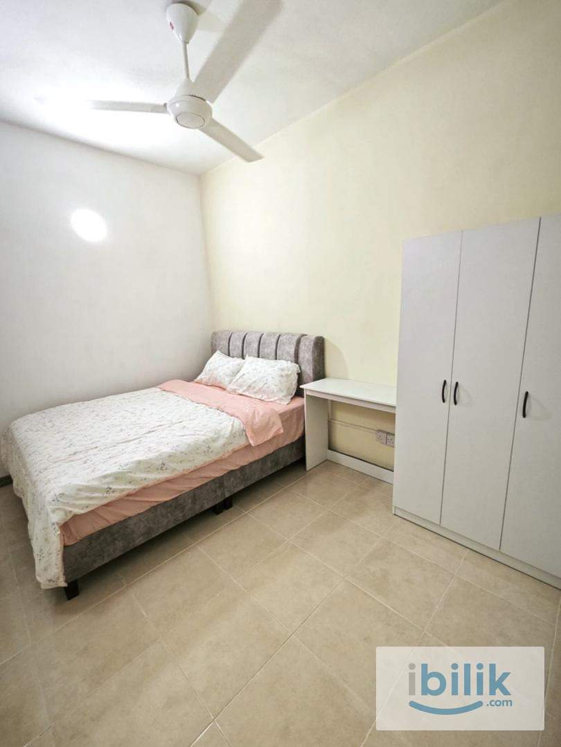 [Female unit] Middle room at Bayan Baru - Image 5