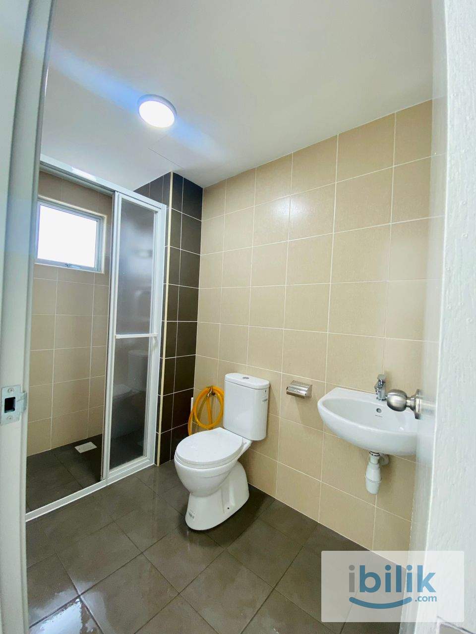 Aircond Medium Balcony Room for Female Only [Low Deposit] - Image 5