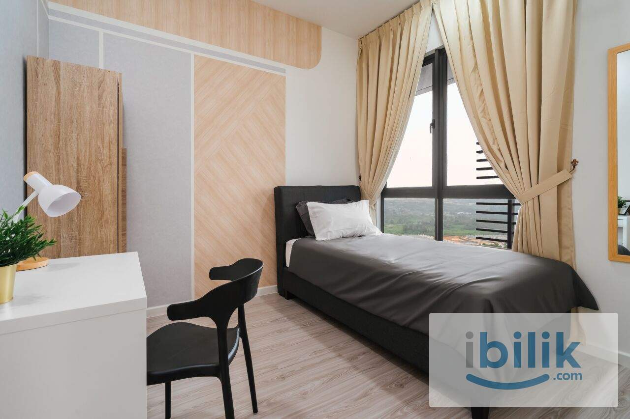Middle Room at Meta Residences Putra Permai, Seri Kembangan - Image 1