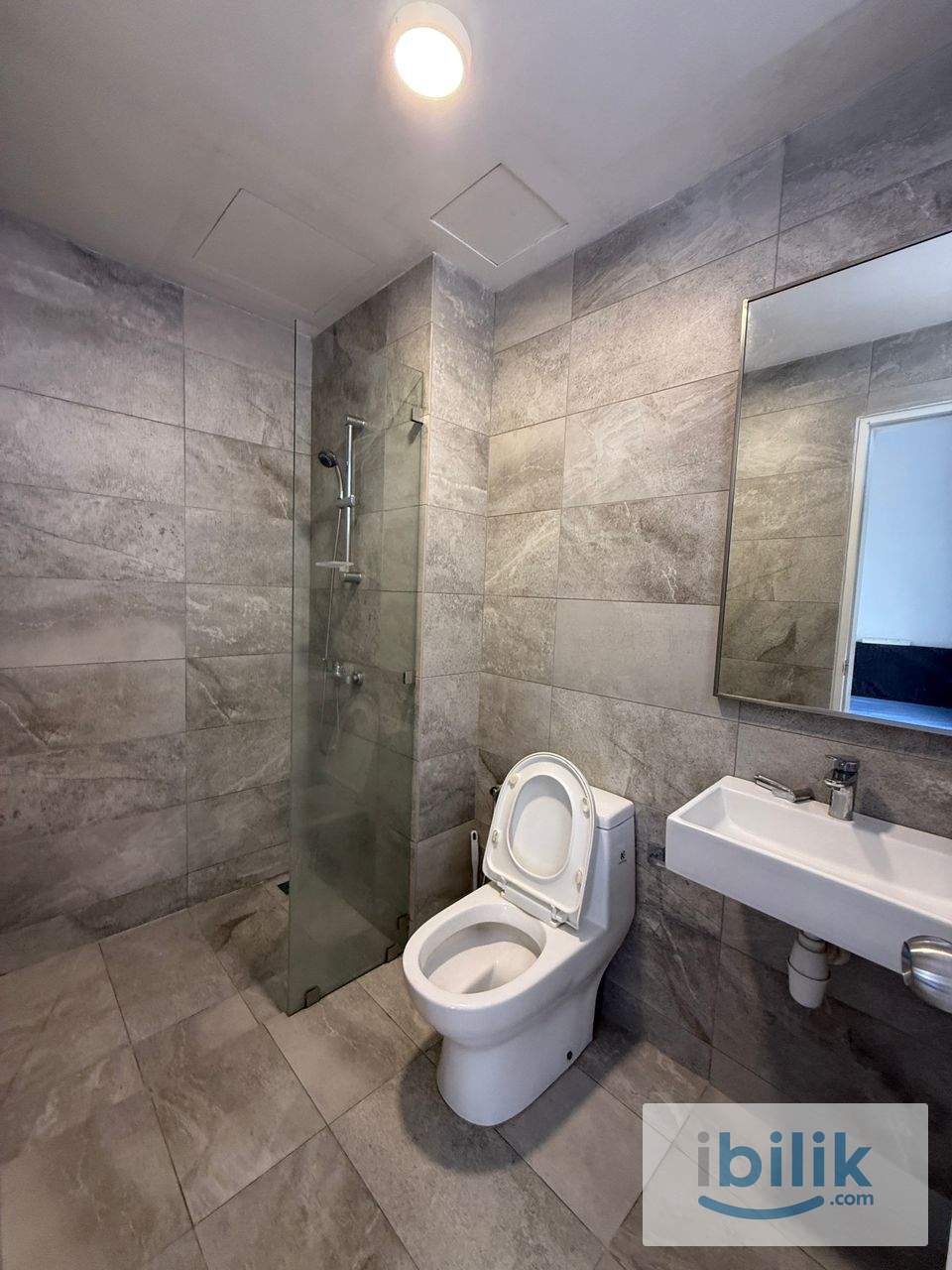 Equine Residence MASTER Room for RENT - Image 4