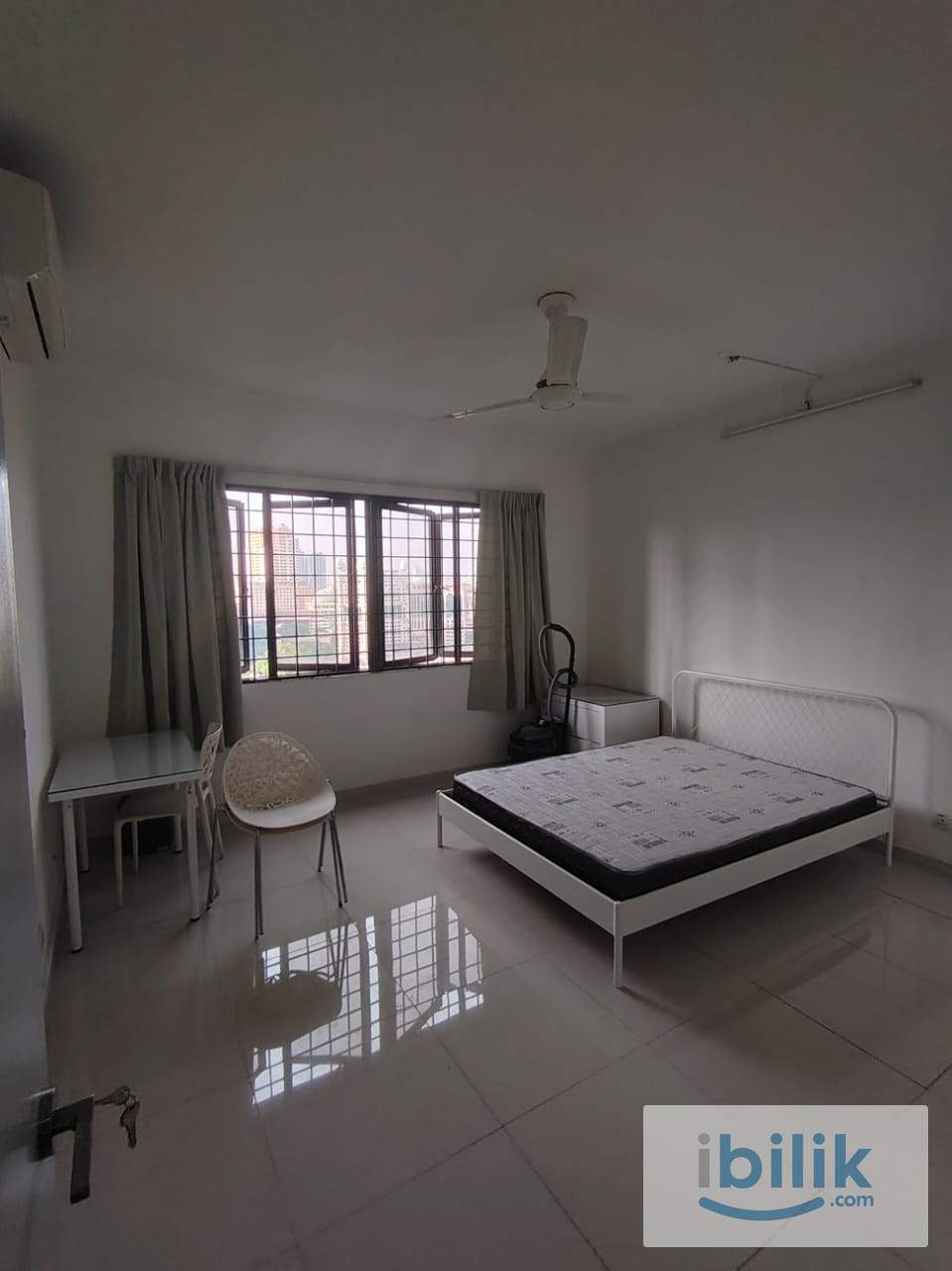 Whole unit - 3 Rooms only! - Image 1