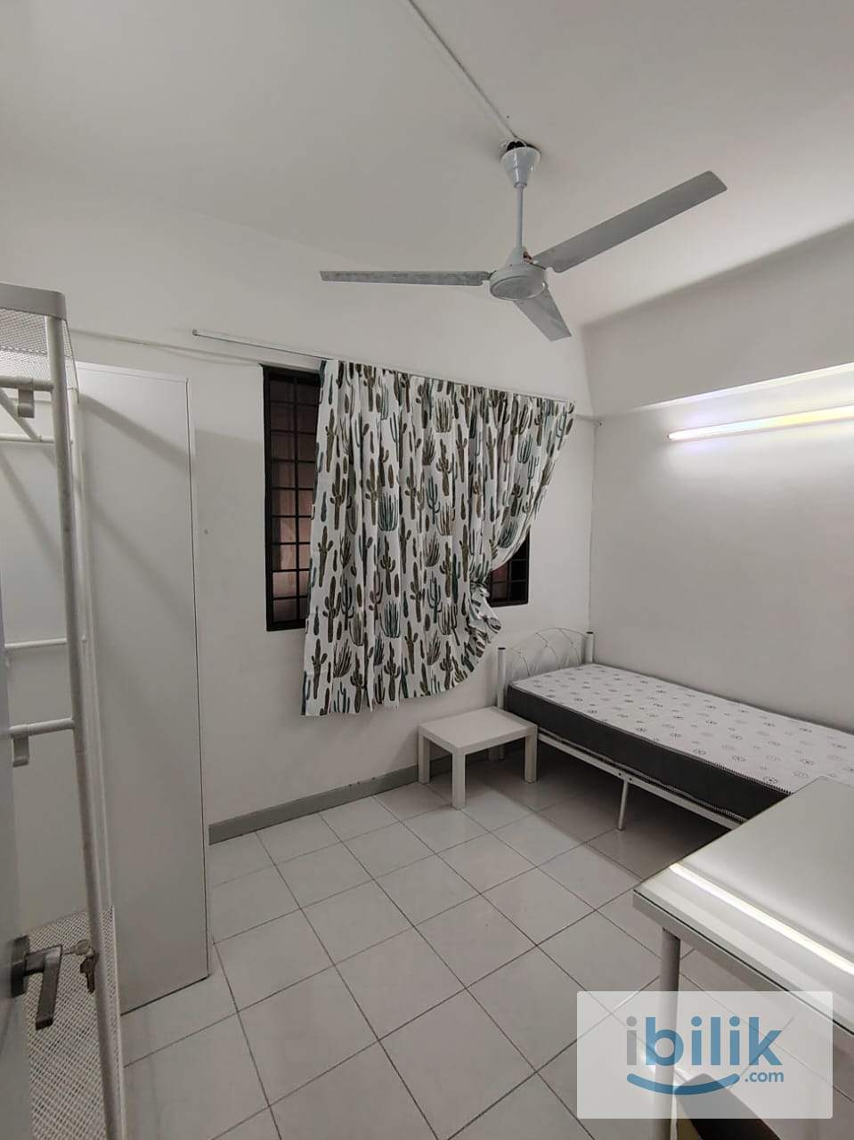 Whole unit - 3 Rooms only! - Image 3