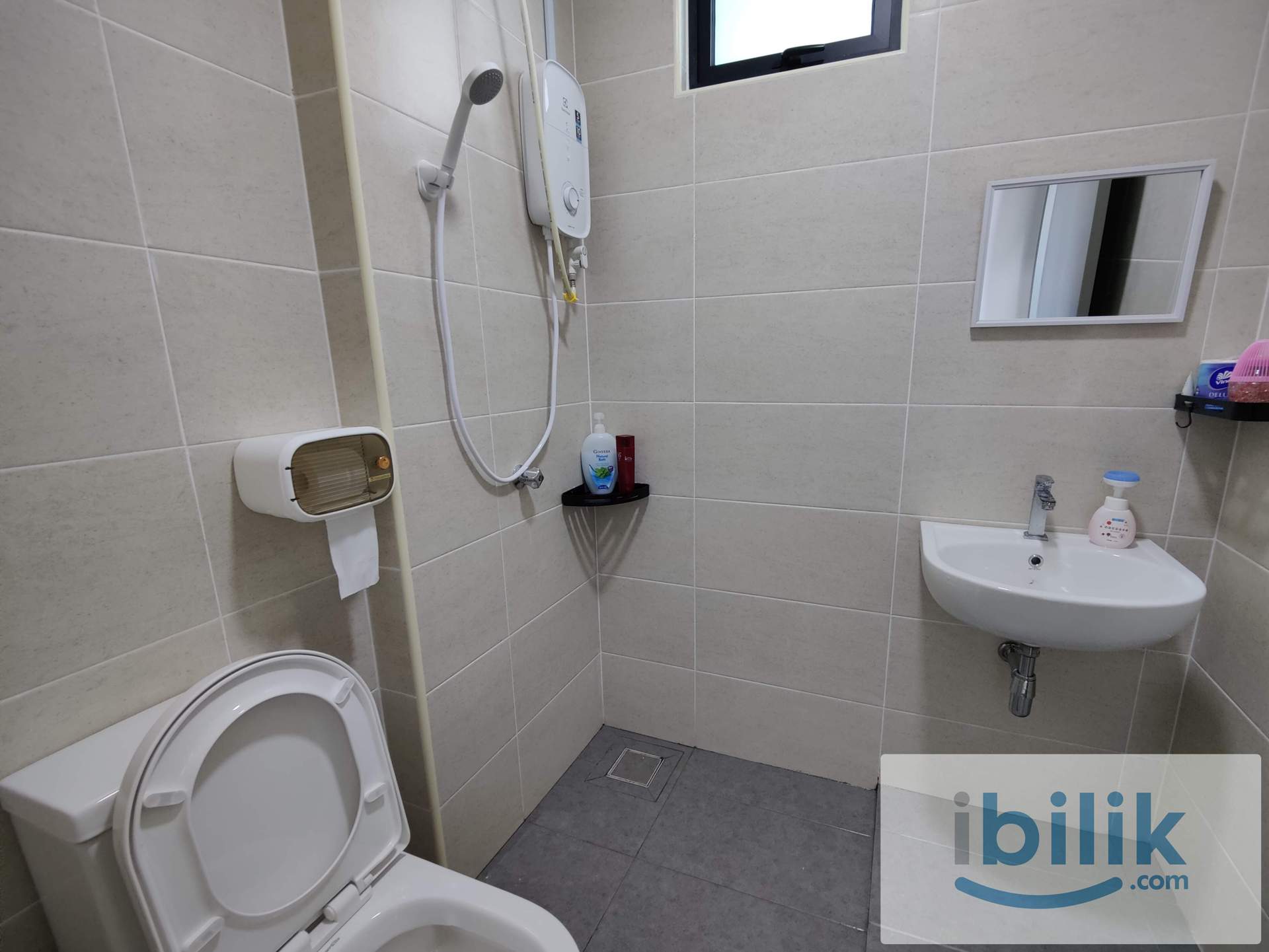 B11 Parkland Residence,Middle Female Room,Covered Link Bridge To MRT Batu 11 Cheras - Image 8