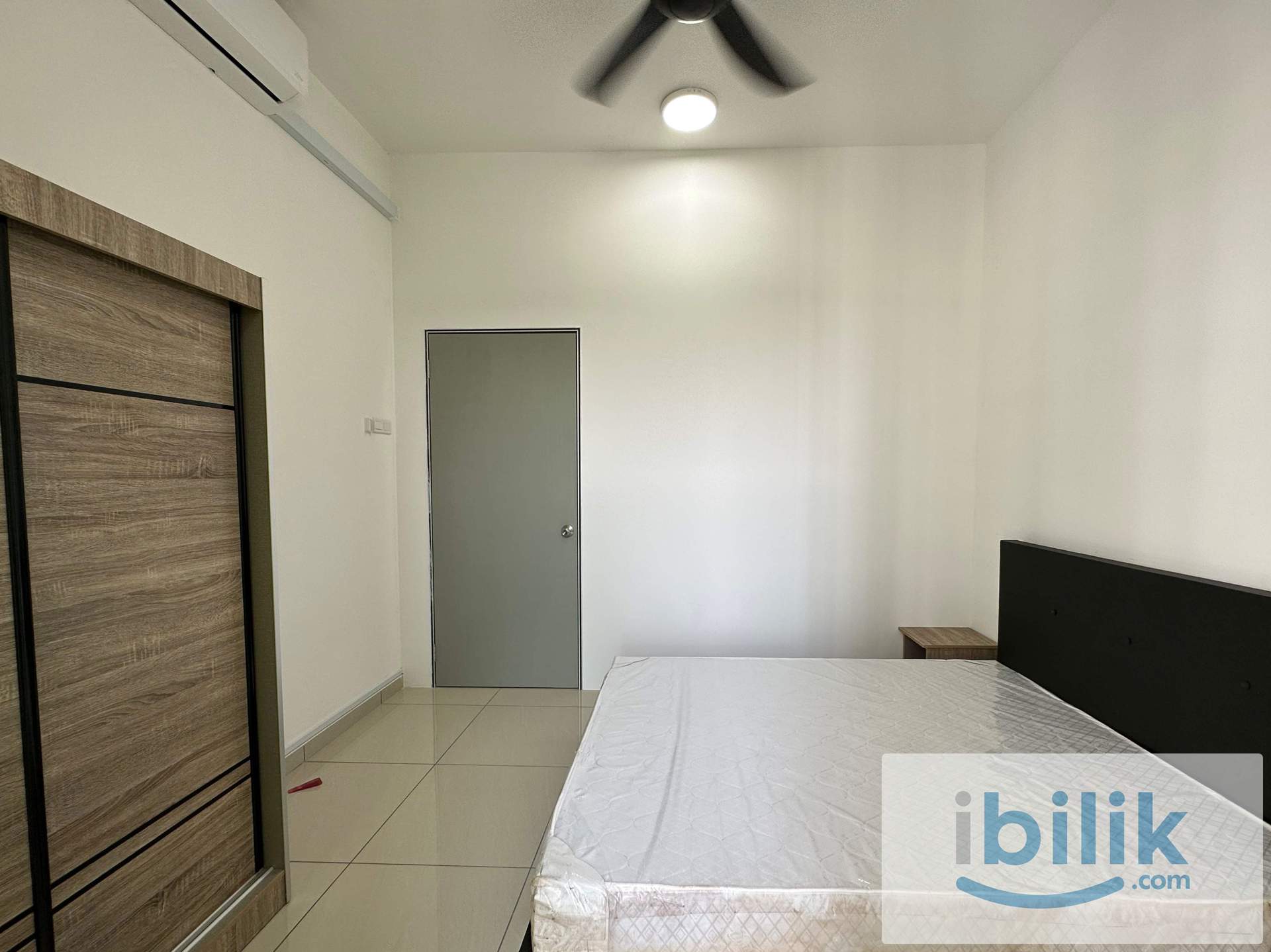 Middle Room With Balcony,Mixed Gender,Free Utilities,Viewing Available Anytime - Image 4