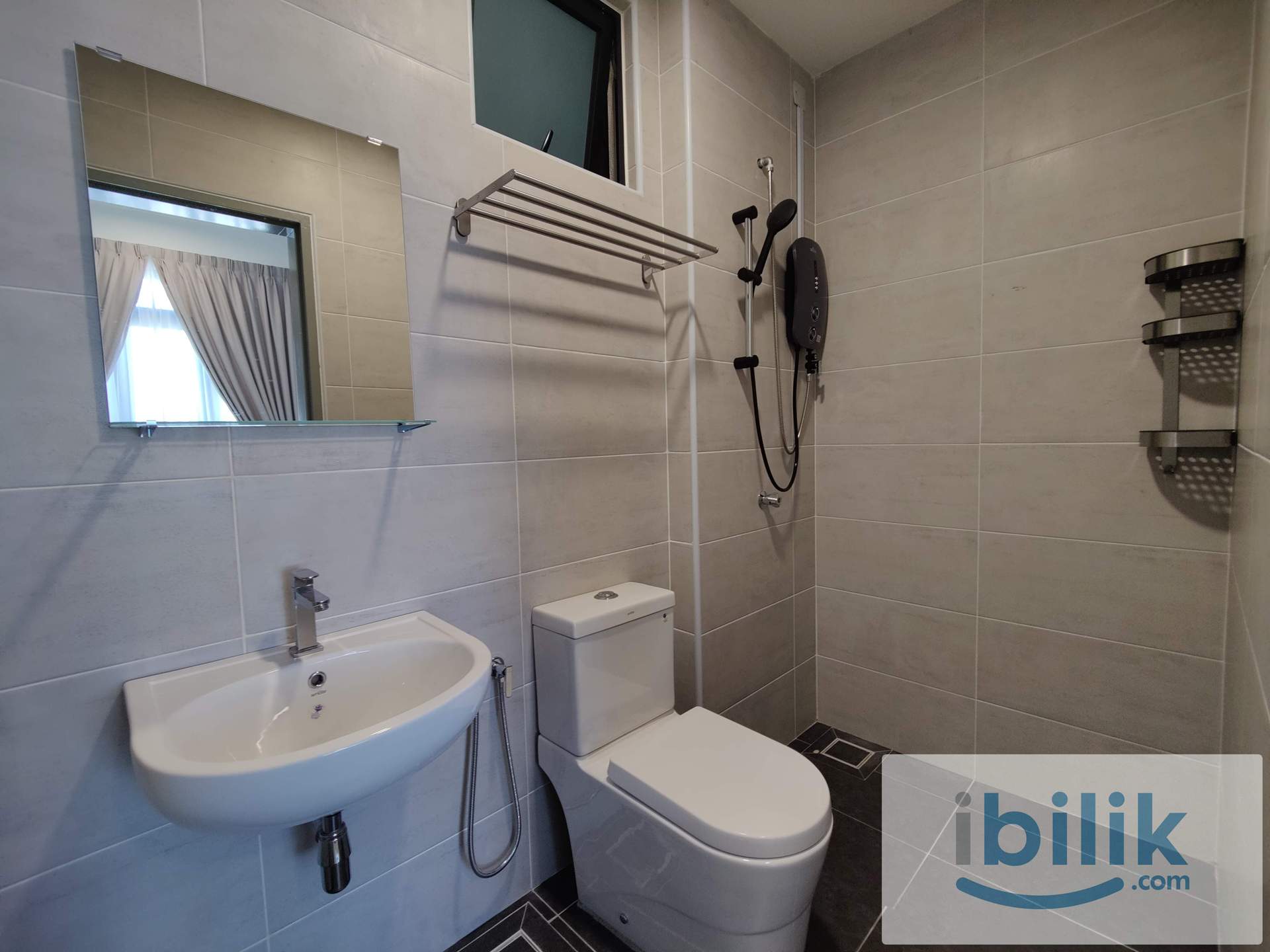 Cozy Master Bedroom,Free Wifi,Walking Distance To MRT Batu 11 Cheras,Viewing Available Anytime - Image 6