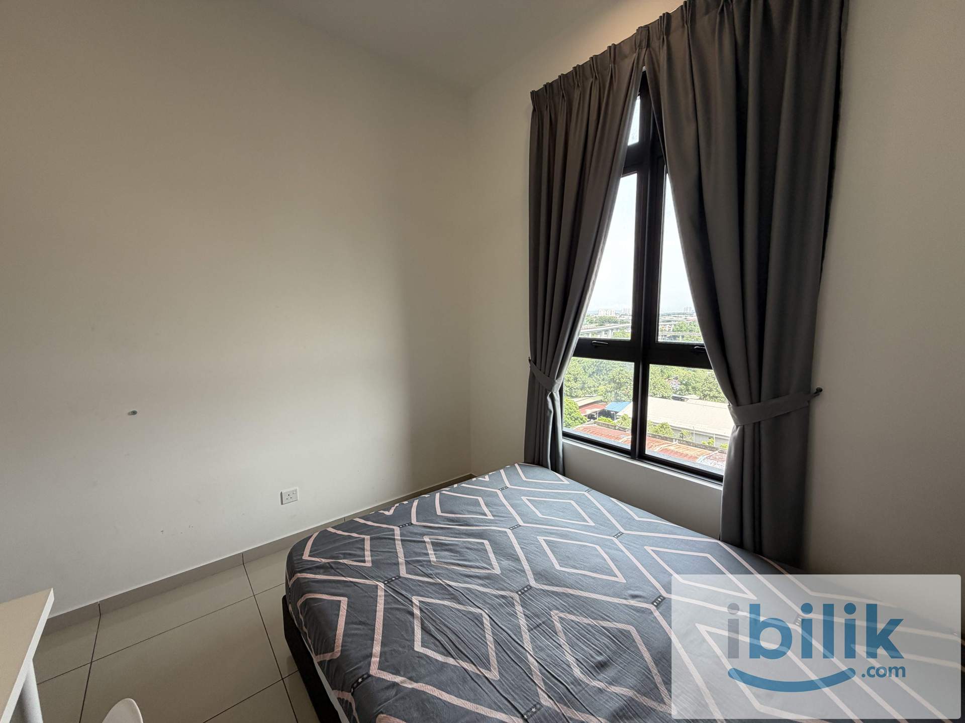 Cozy Middle Bedroom,Free Wifi,Walking Distance To MRT Batu 11 Cheras,Viewing Available Anytime - Image 4