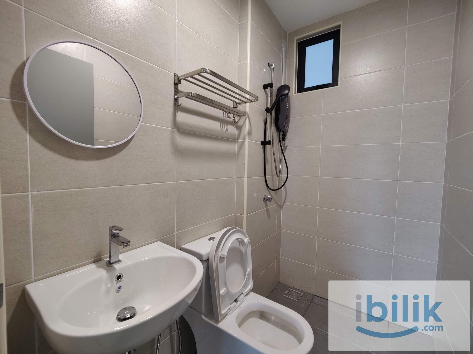 Cozy Middle Bedroom,Free Wifi,Walking Distance To MRT Batu 11 Cheras,Viewing Available Anytime - Image 5
