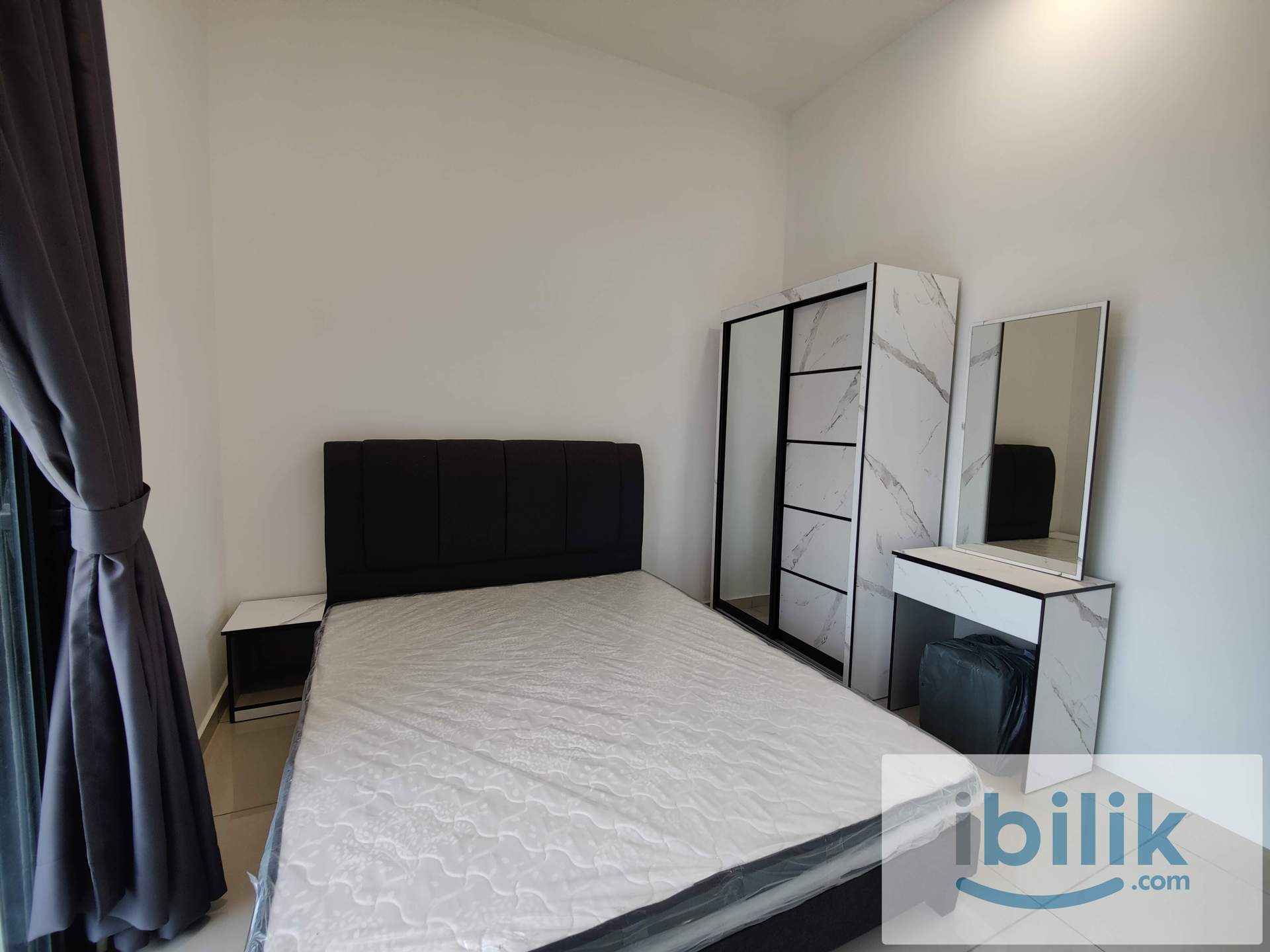 B11 Parkland Cozy Middle Bedroom with Balcony,Free Wifi,Walking Distance To MRT Batu 11 Cheras,Viewing Available Anytime - Image 5