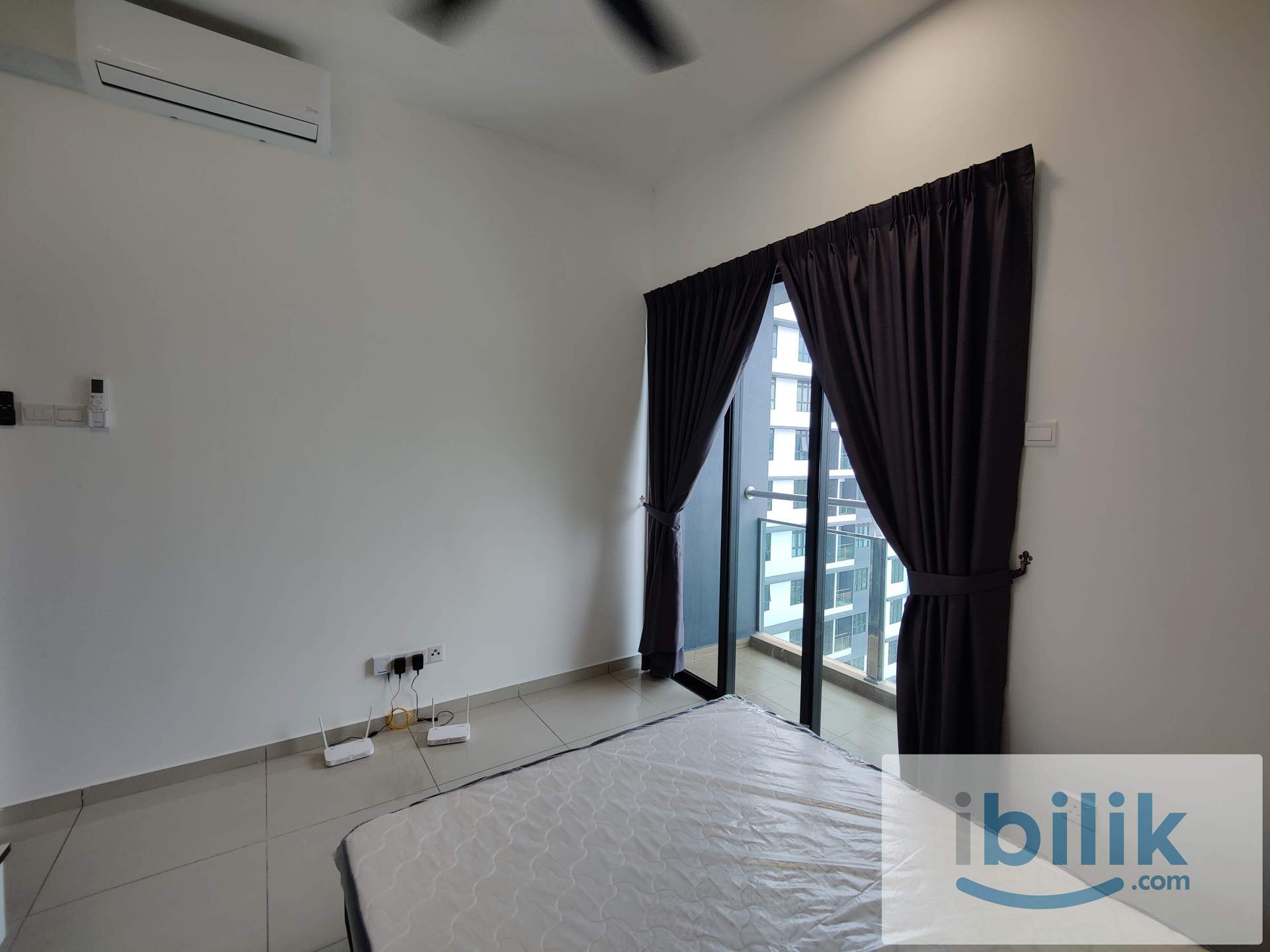 B11 Parkland Cozy Middle Bedroom with Balcony,Free Wifi,Walking Distance To MRT Batu 11 Cheras,Viewing Available Anytime - Image 3
