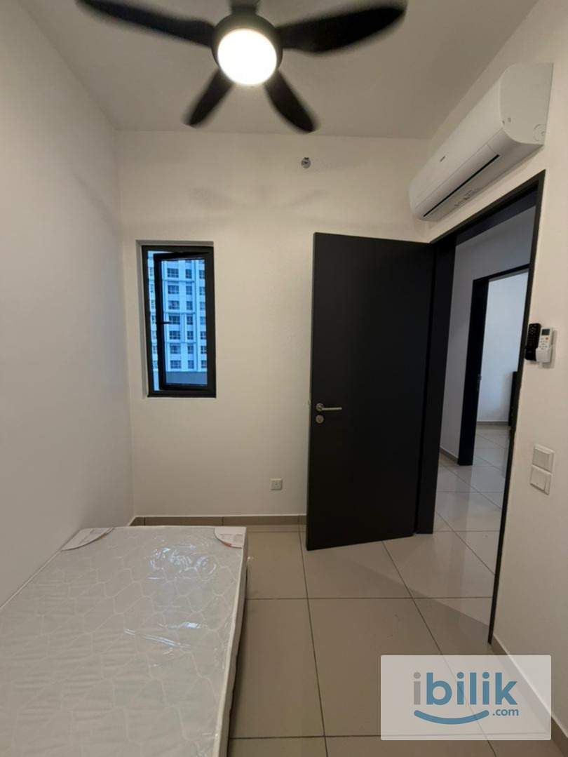 D Quince Single Room (MALE UNIT) Corner Unit Rare !!!! with Aircon - Image 1