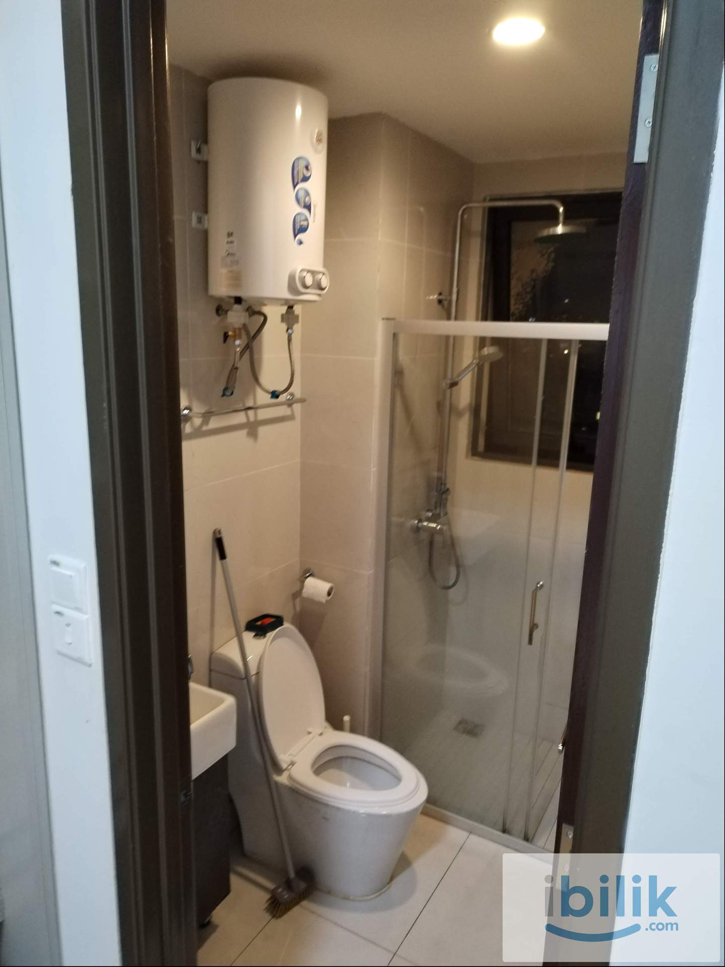 Master Room private toilet - Image 7
