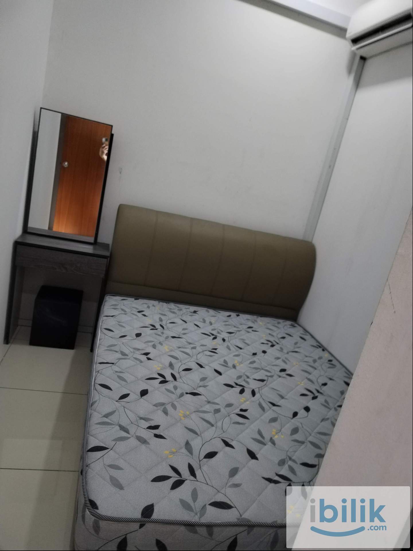 Queen Bed Room - Image 7