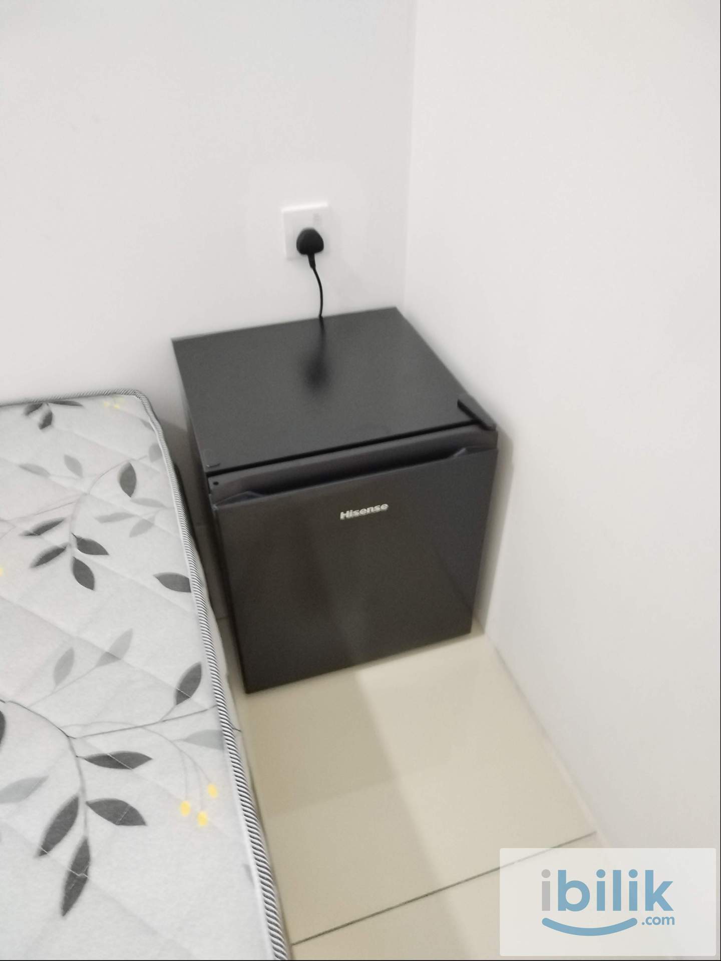 Queen Bed Room - Image 8