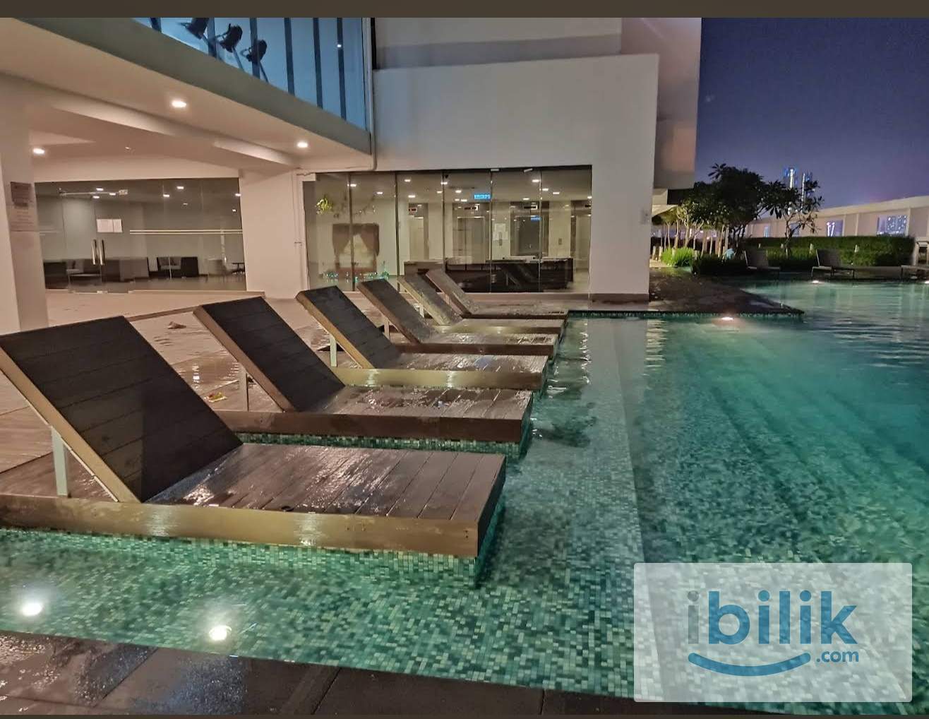 balcony queen bed room - Image 1