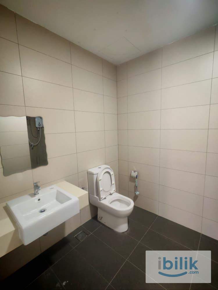 Middle room - walking distance to USM - Image 3