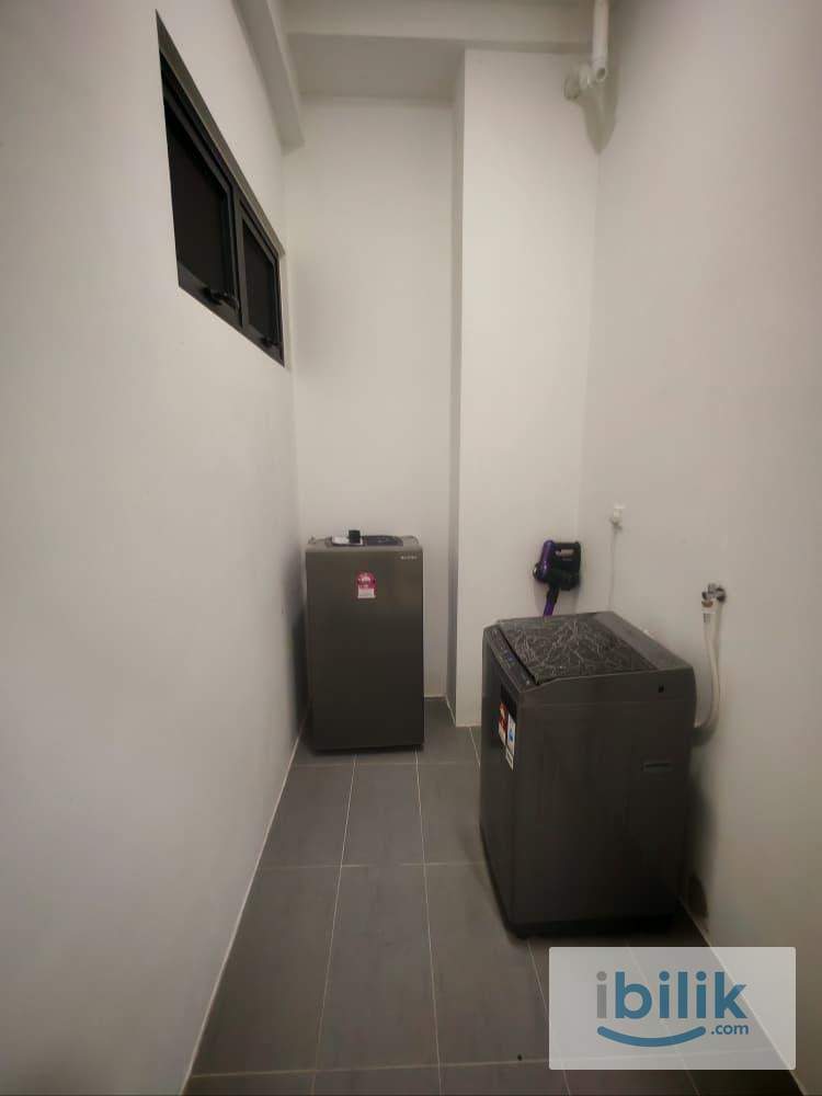 Middle room - walking distance to USM - Image 4