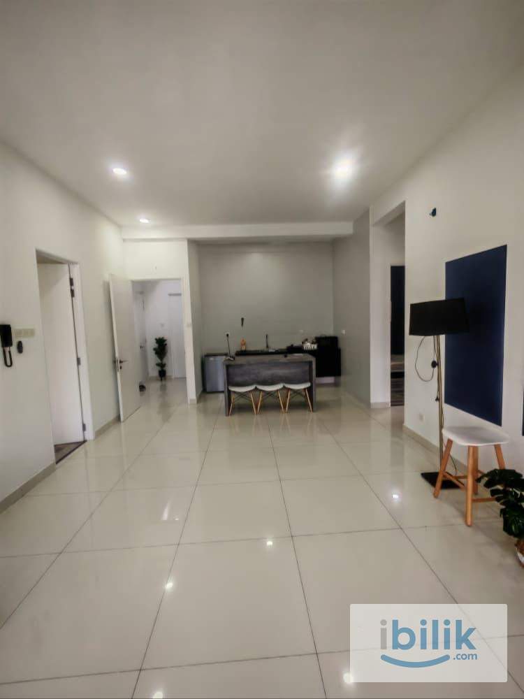 Middle room - walking distance to USM - Image 5