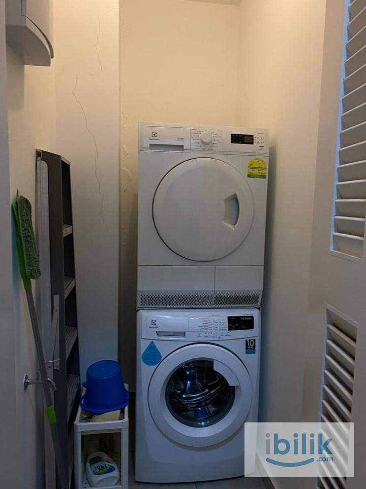 MIDDLE ROOM - Image 5
