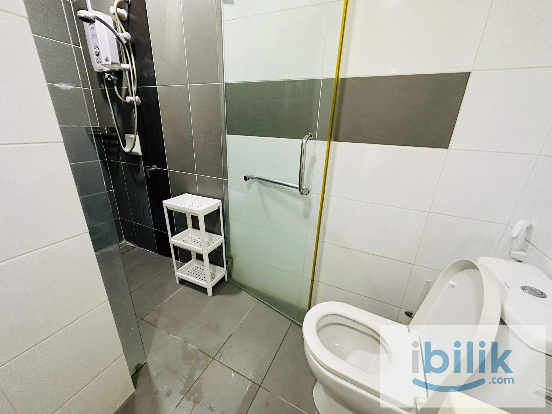 0609 Room for rent Balcony RM650, Single RM550. Low-floor unit, quick lobby access, cafés nearby. 1 month rent can. - Image 2