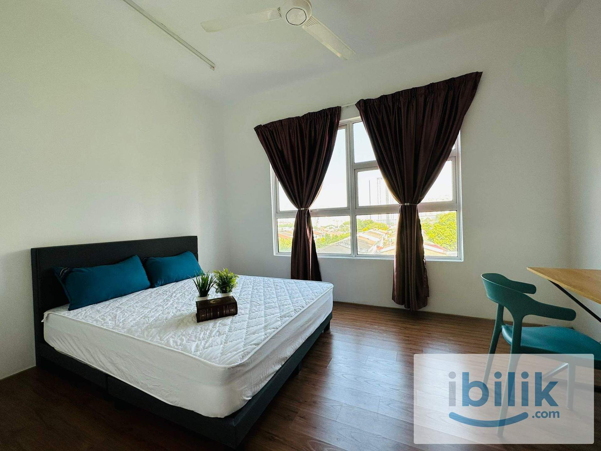 0609 Room for rent Balcony RM650, Single RM550. Low-floor unit, quick lobby access, cafés nearby. 1 month rent can. - Image 1