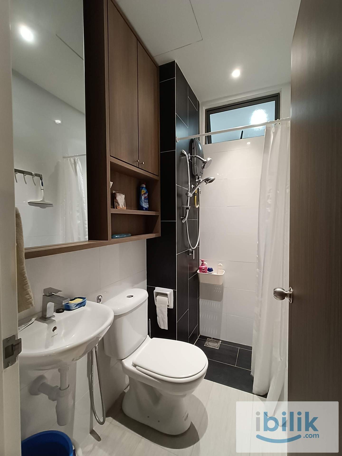 Middle Room - Image 4