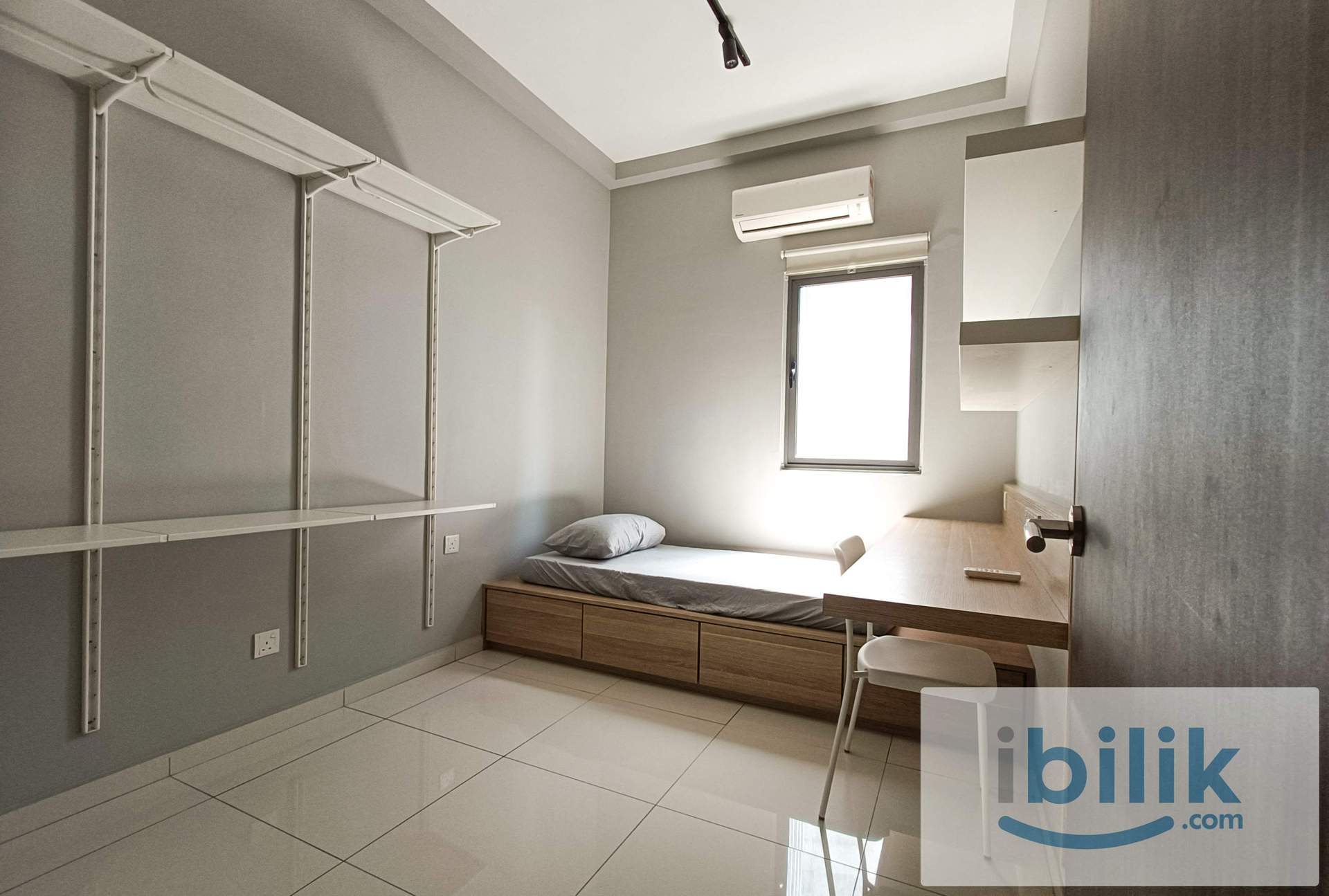 Middle Room - Image 6