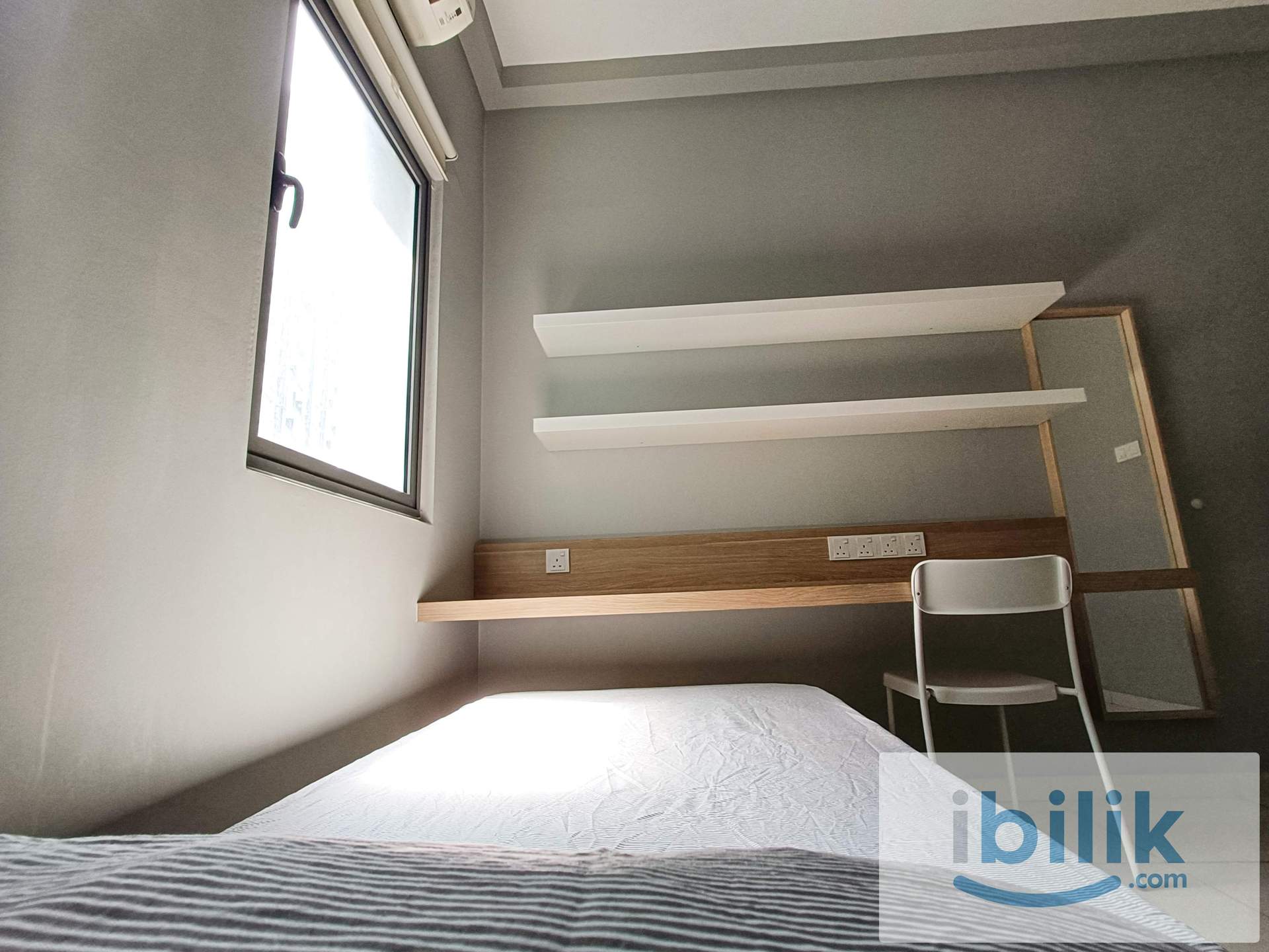 Middle Room - Image 9