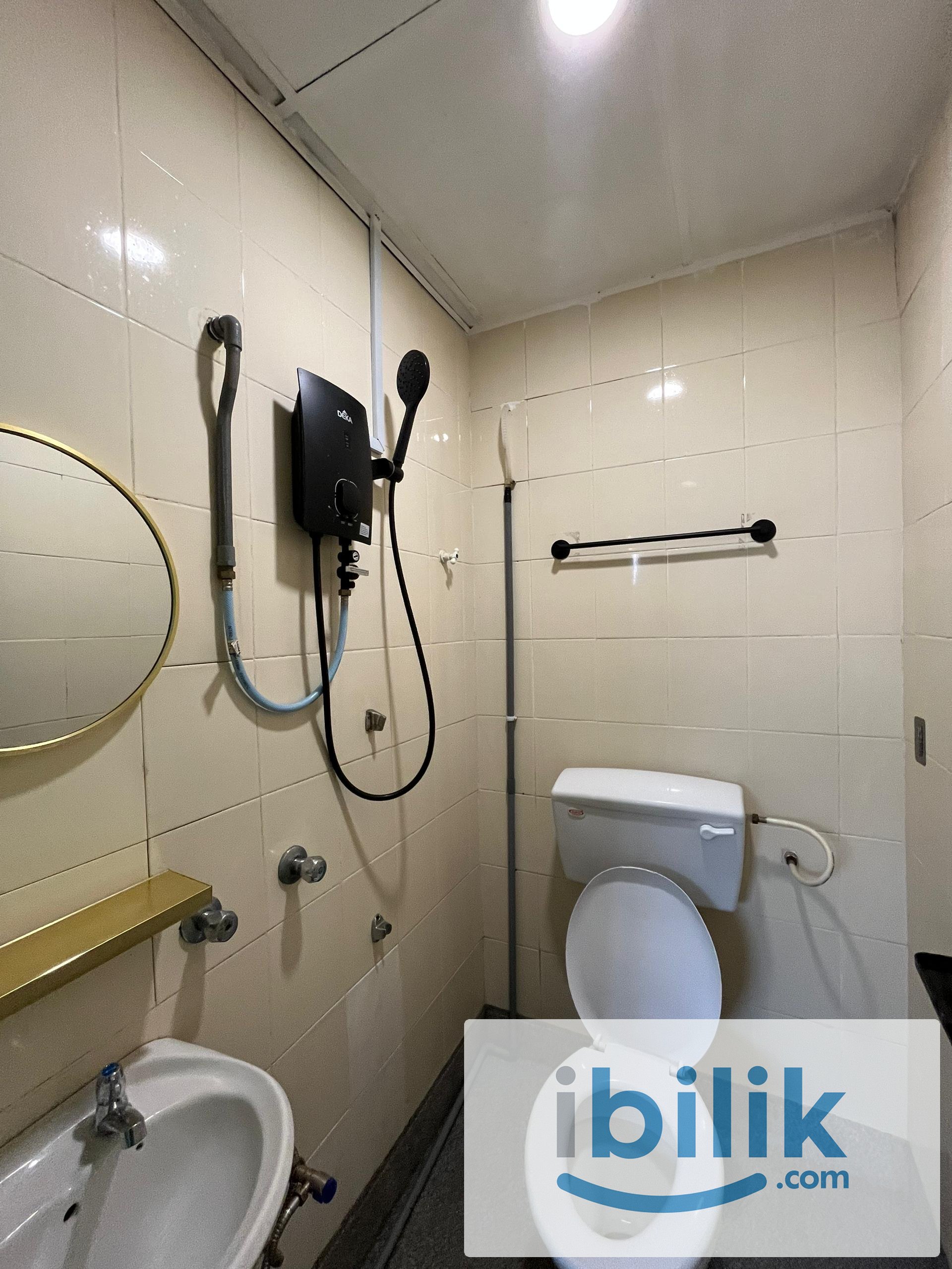 Deluxe room kl sentral 4 person stay zero deposit immediate move in - Image 3